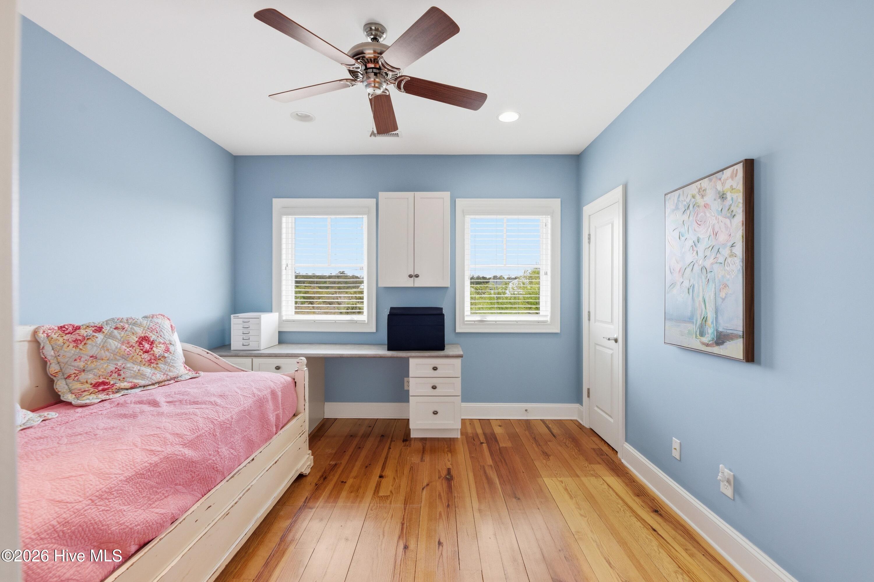 100564058 | Photo 54