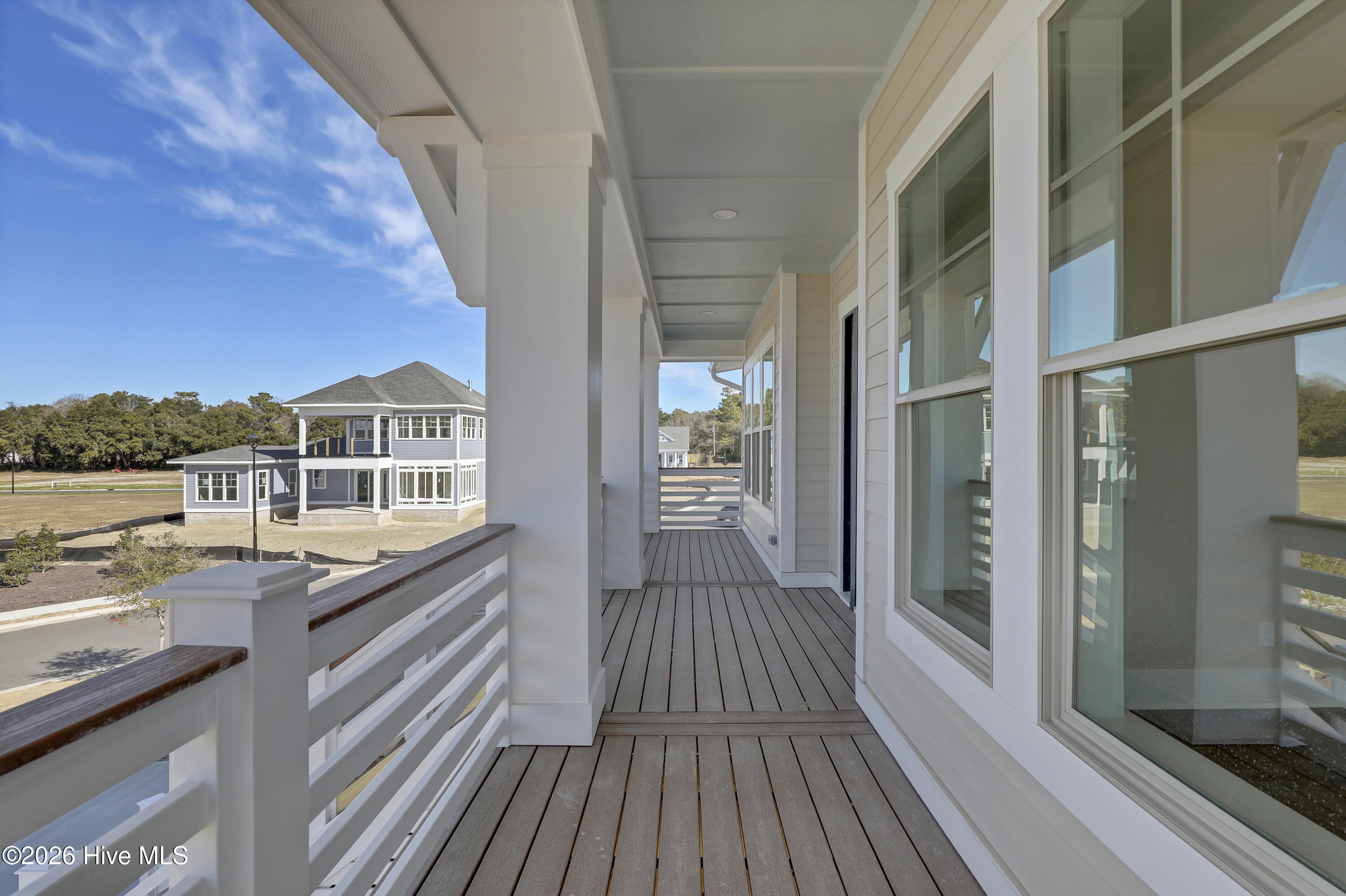 100490520 | Photo 34