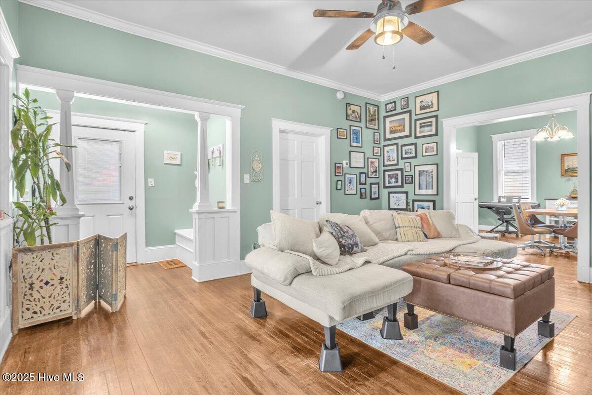 100525423 | Photo 11