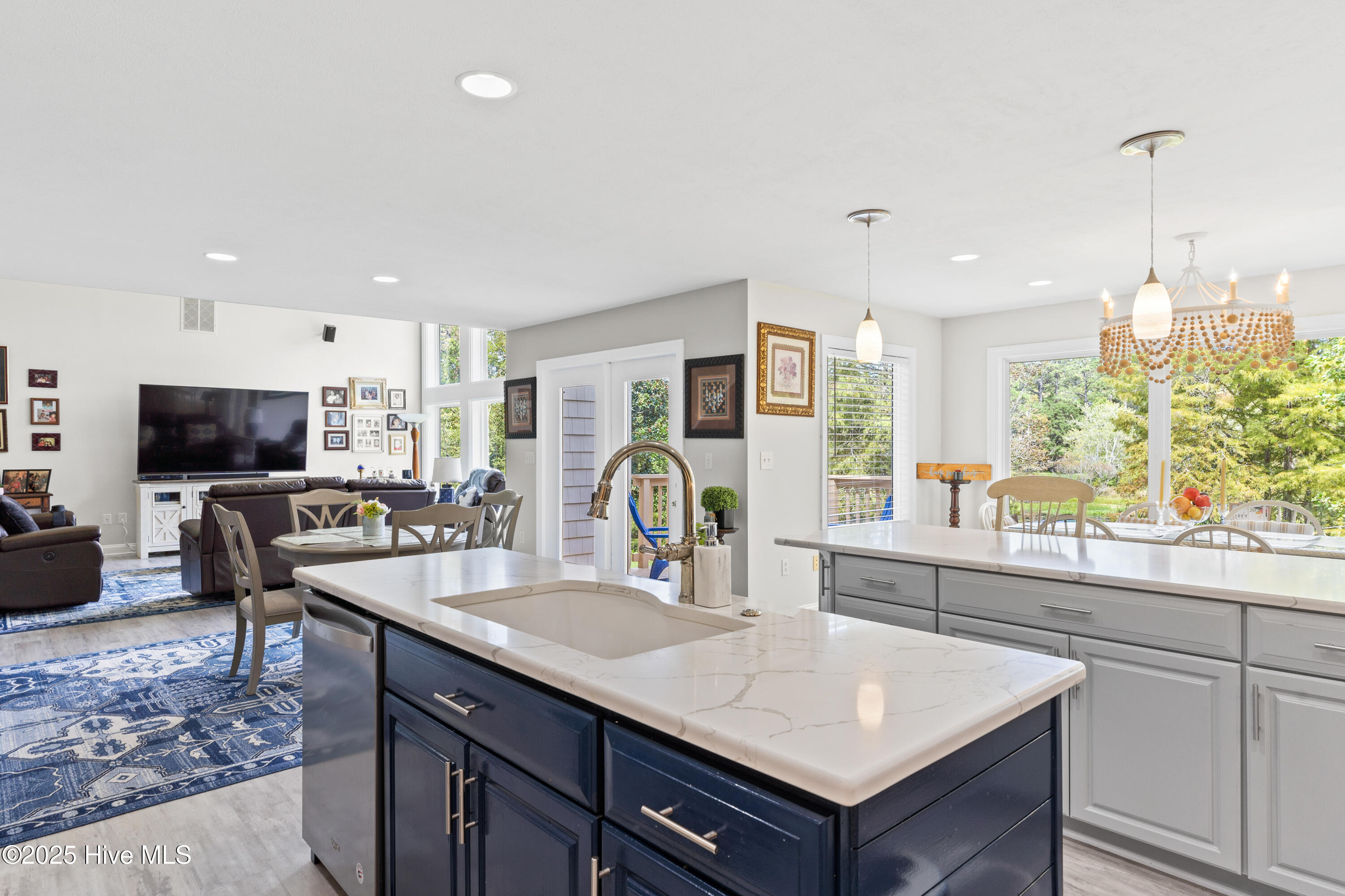 100548796 | Photo 33