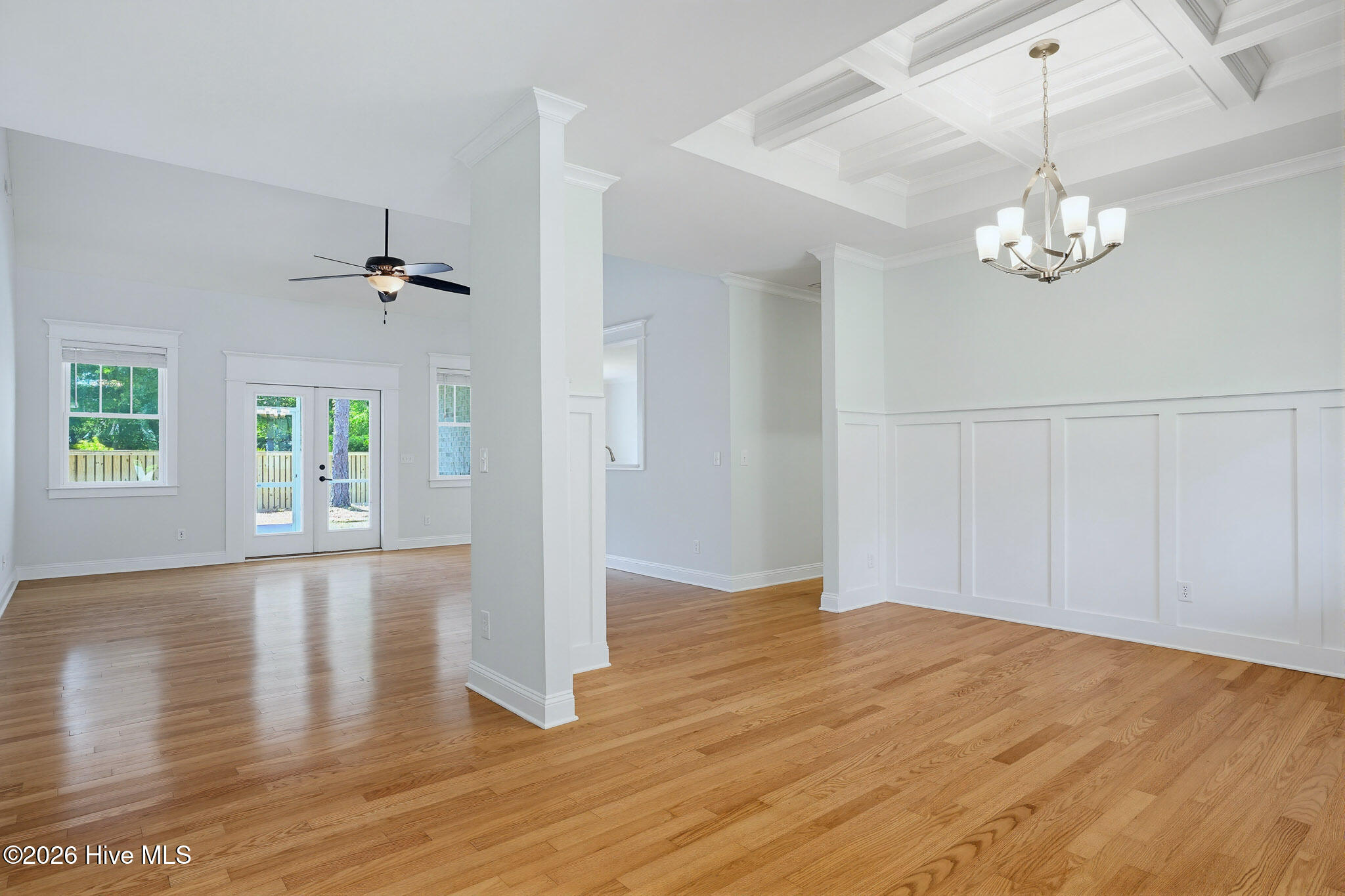 100579325 | Photo 12