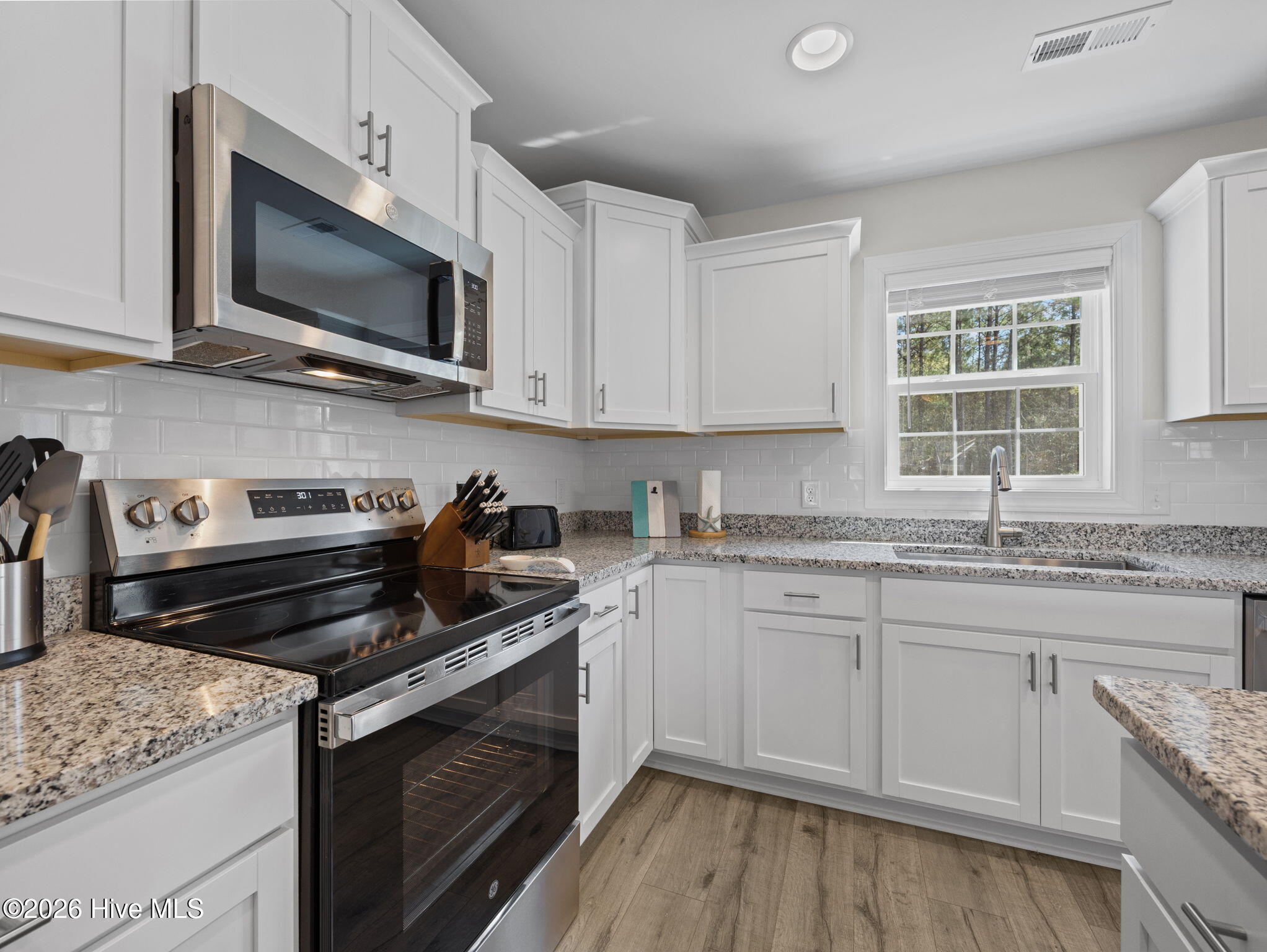 100563738 | Photo 13