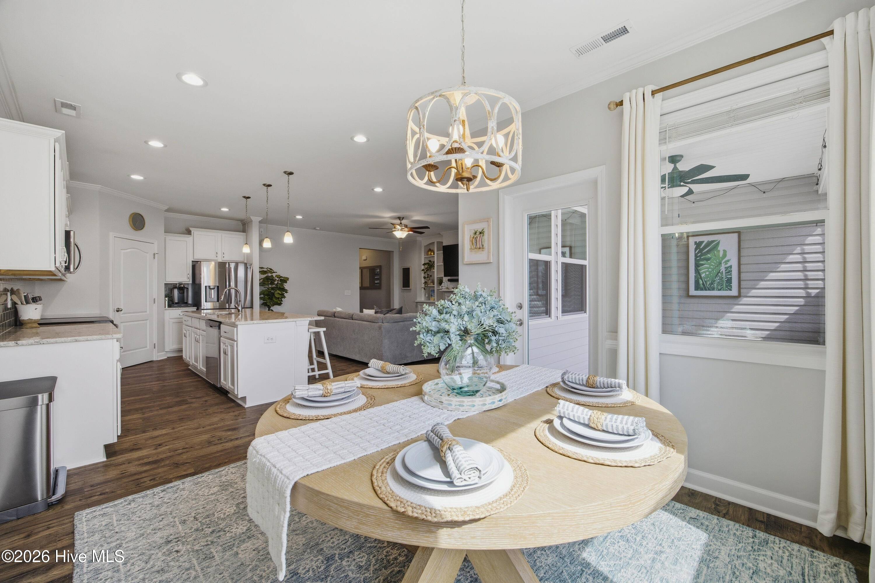 100563122 | Photo 24