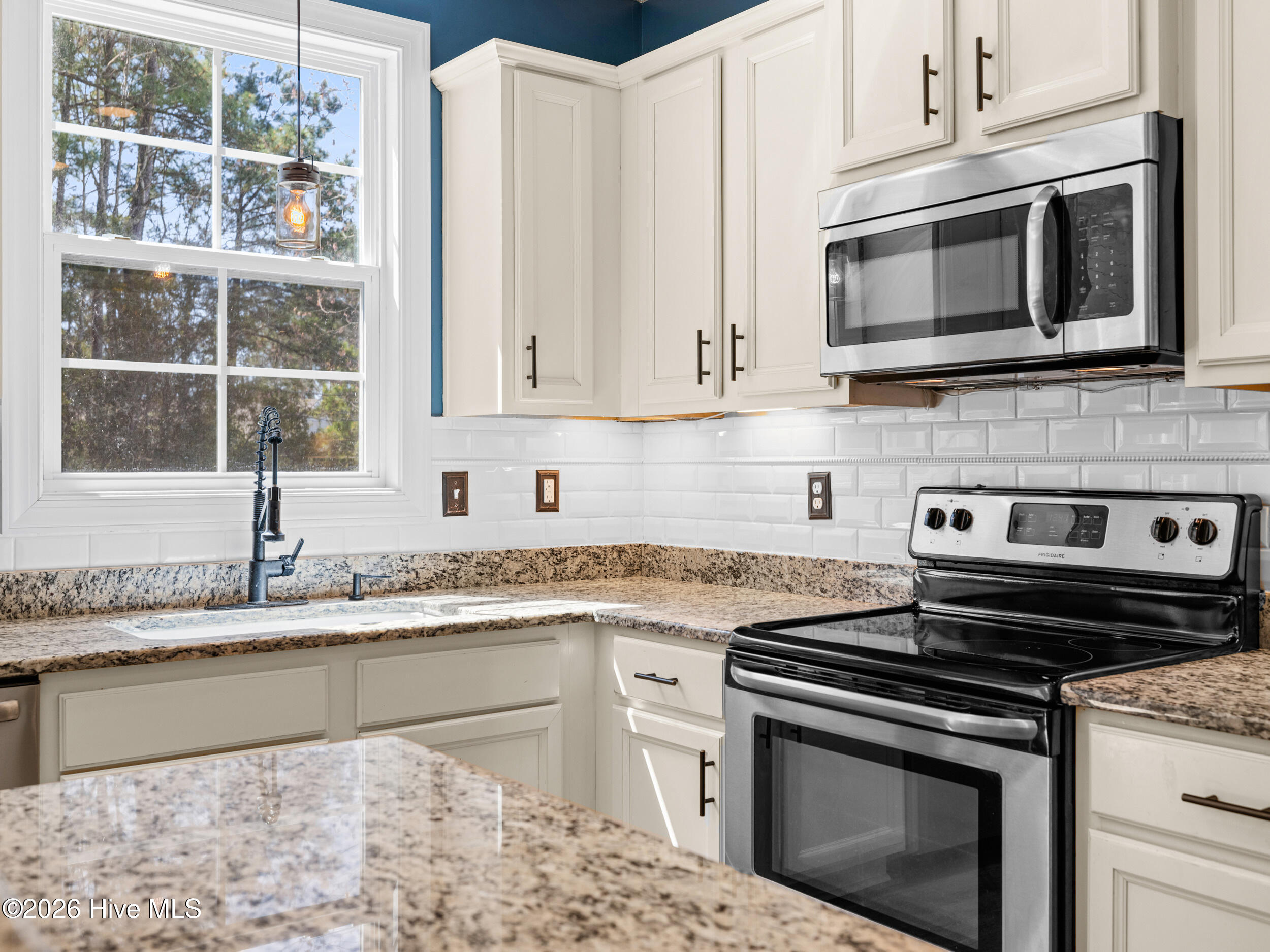 100566633 | Photo 32