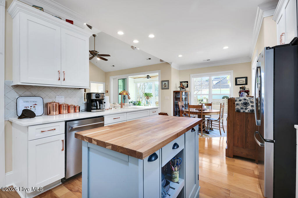 100550875 | Photo 23