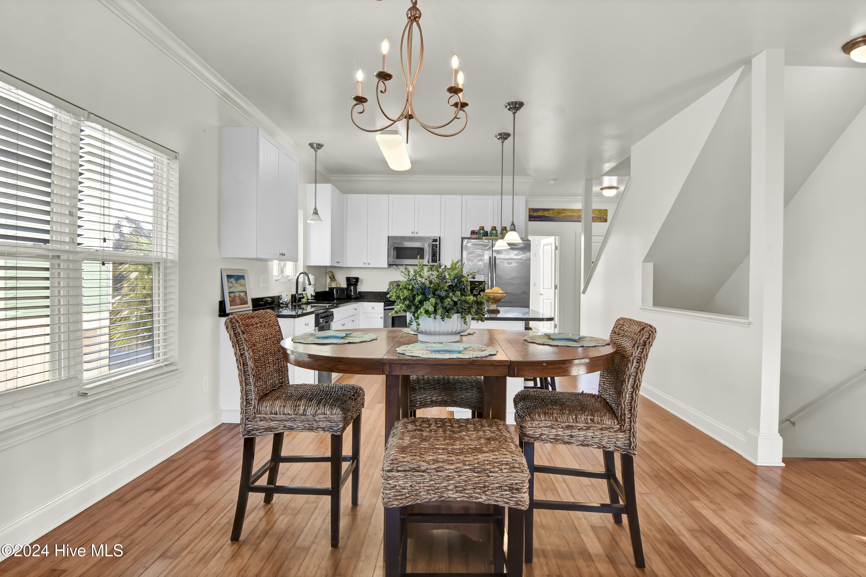 100475790 | Photo 11