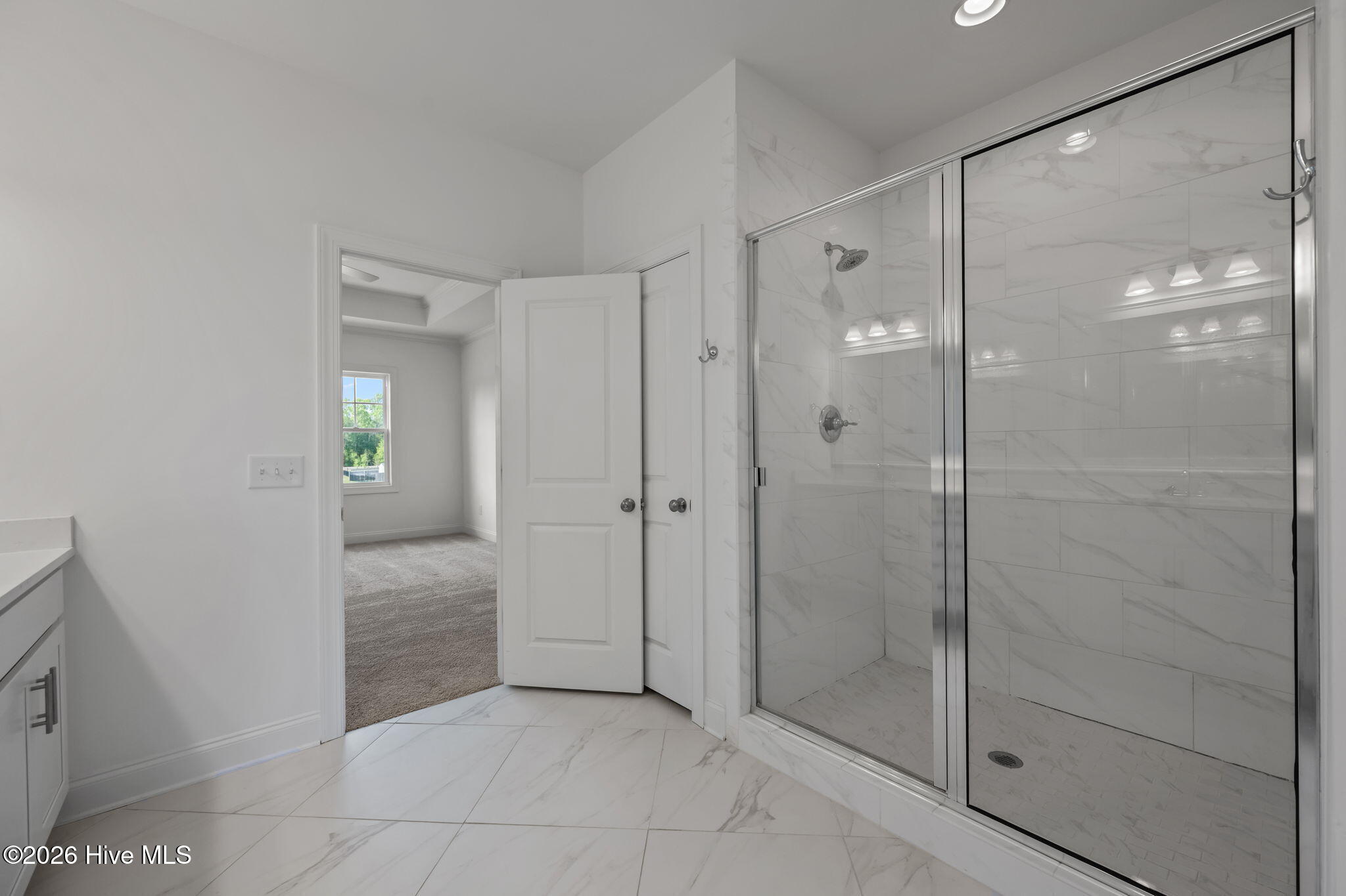 100567807 | Photo 37