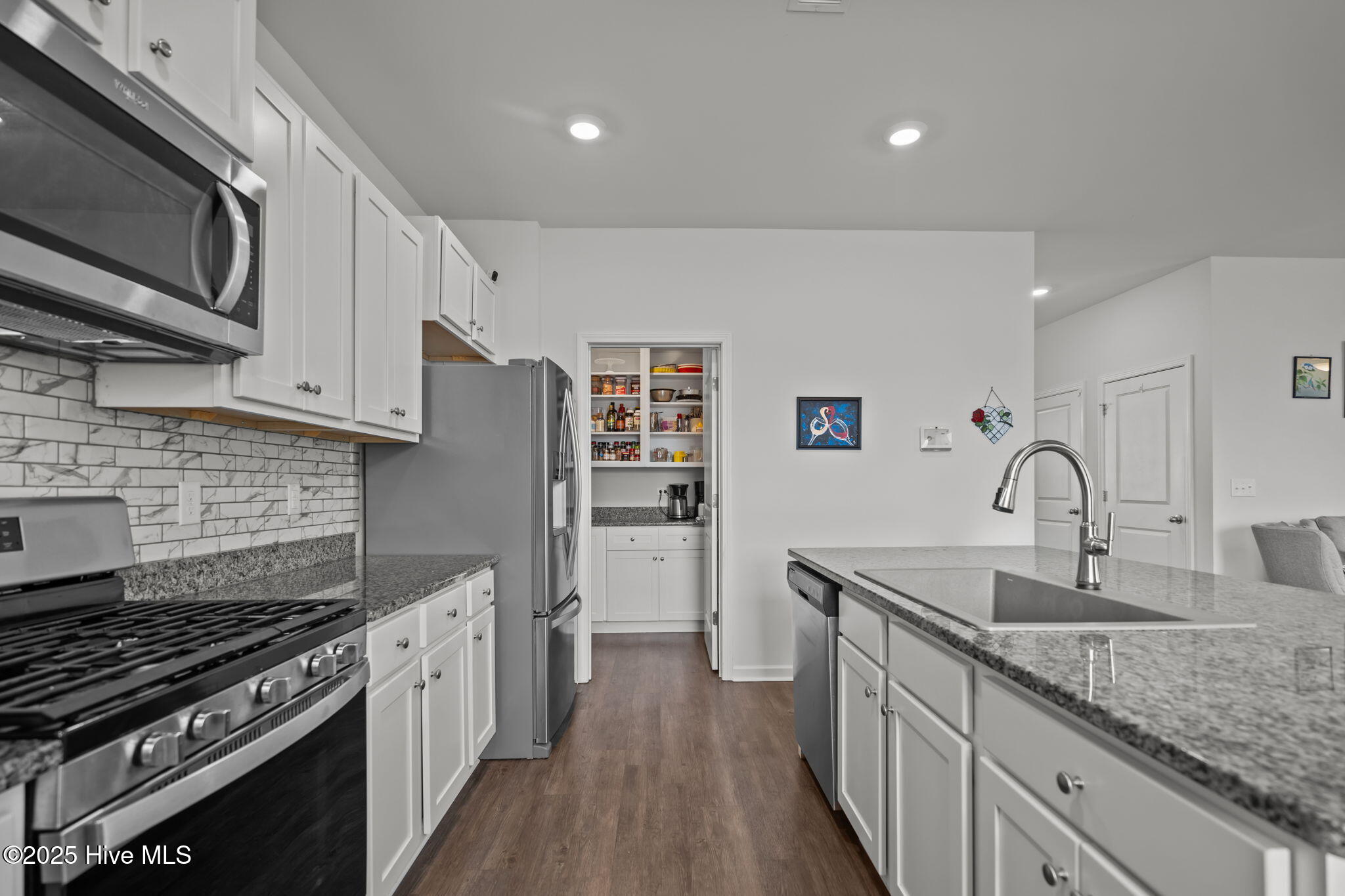 100532297 | Photo 15