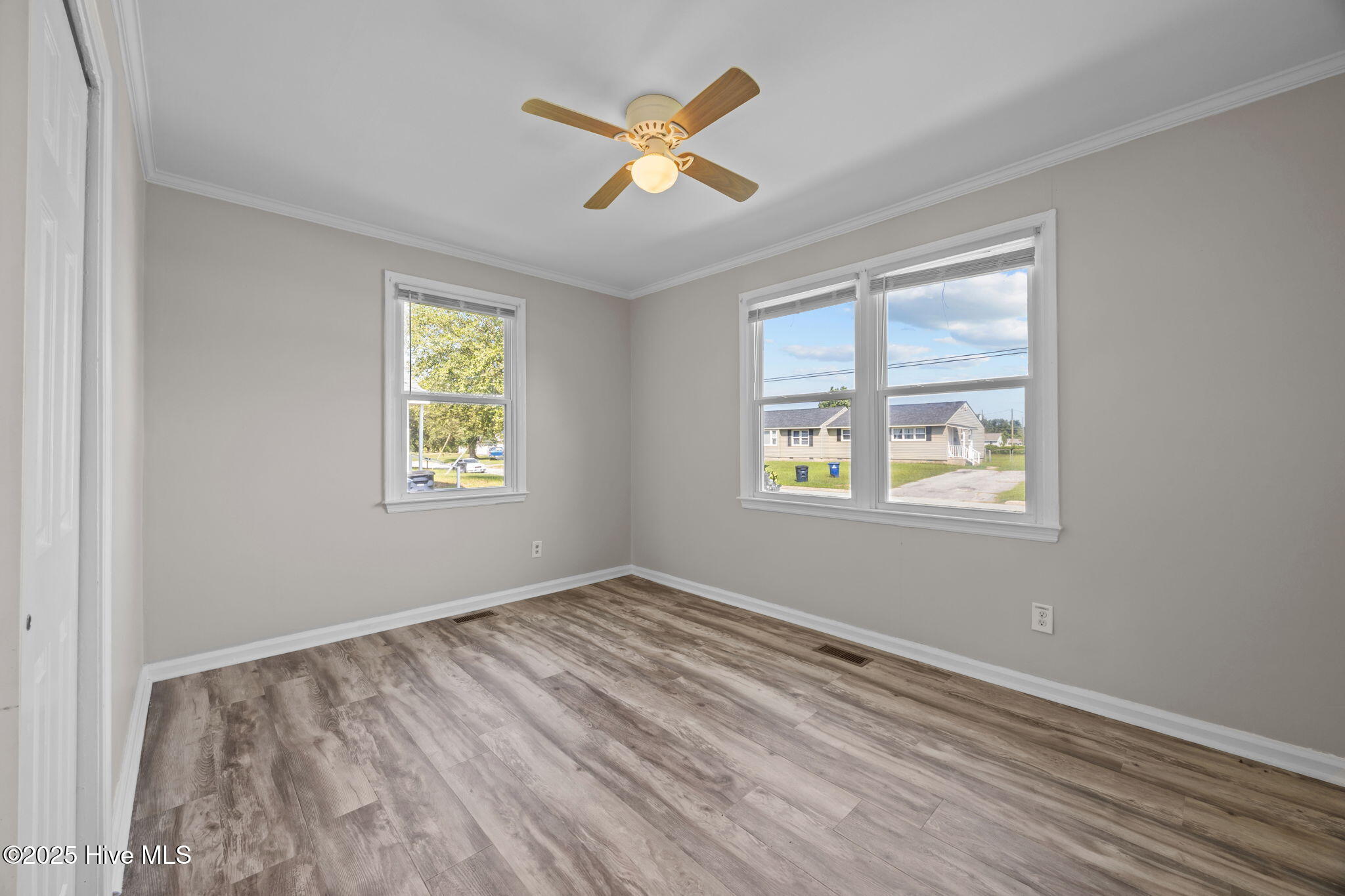 100560233 | Photo 17