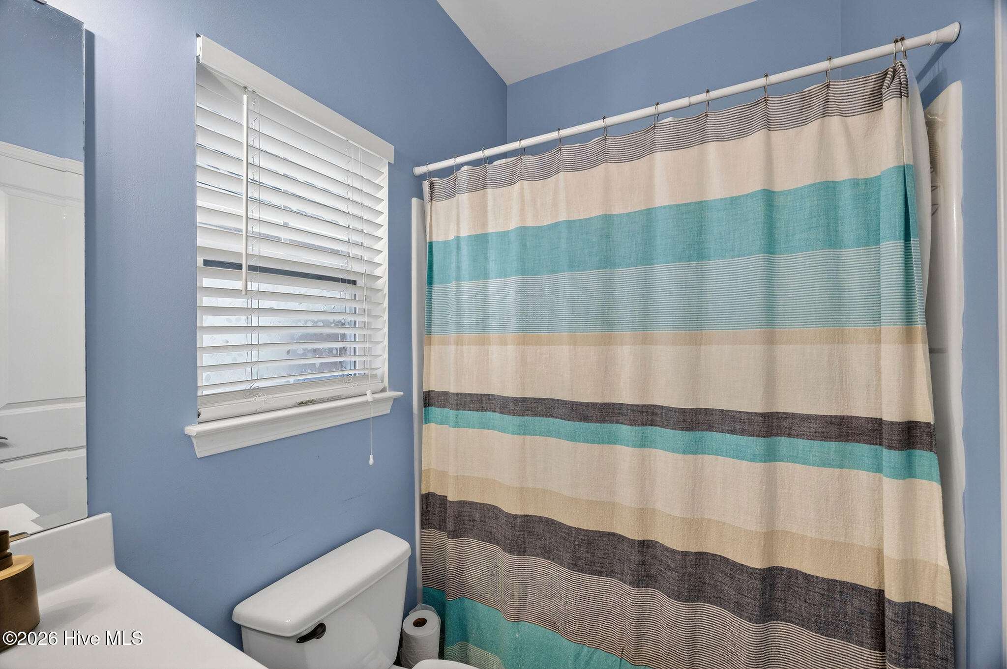 100557620 | Photo 23