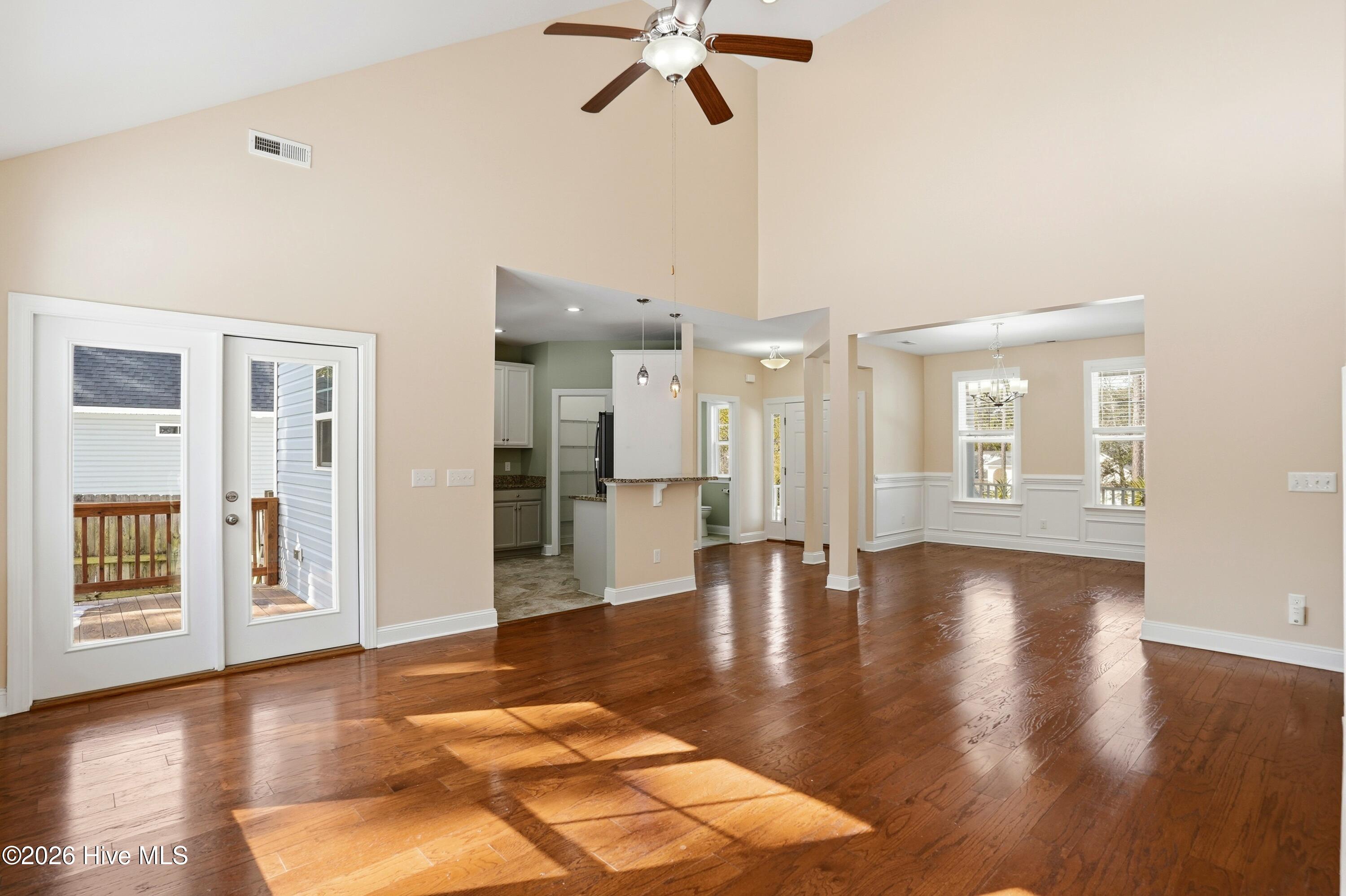 100552828 | Photo 19