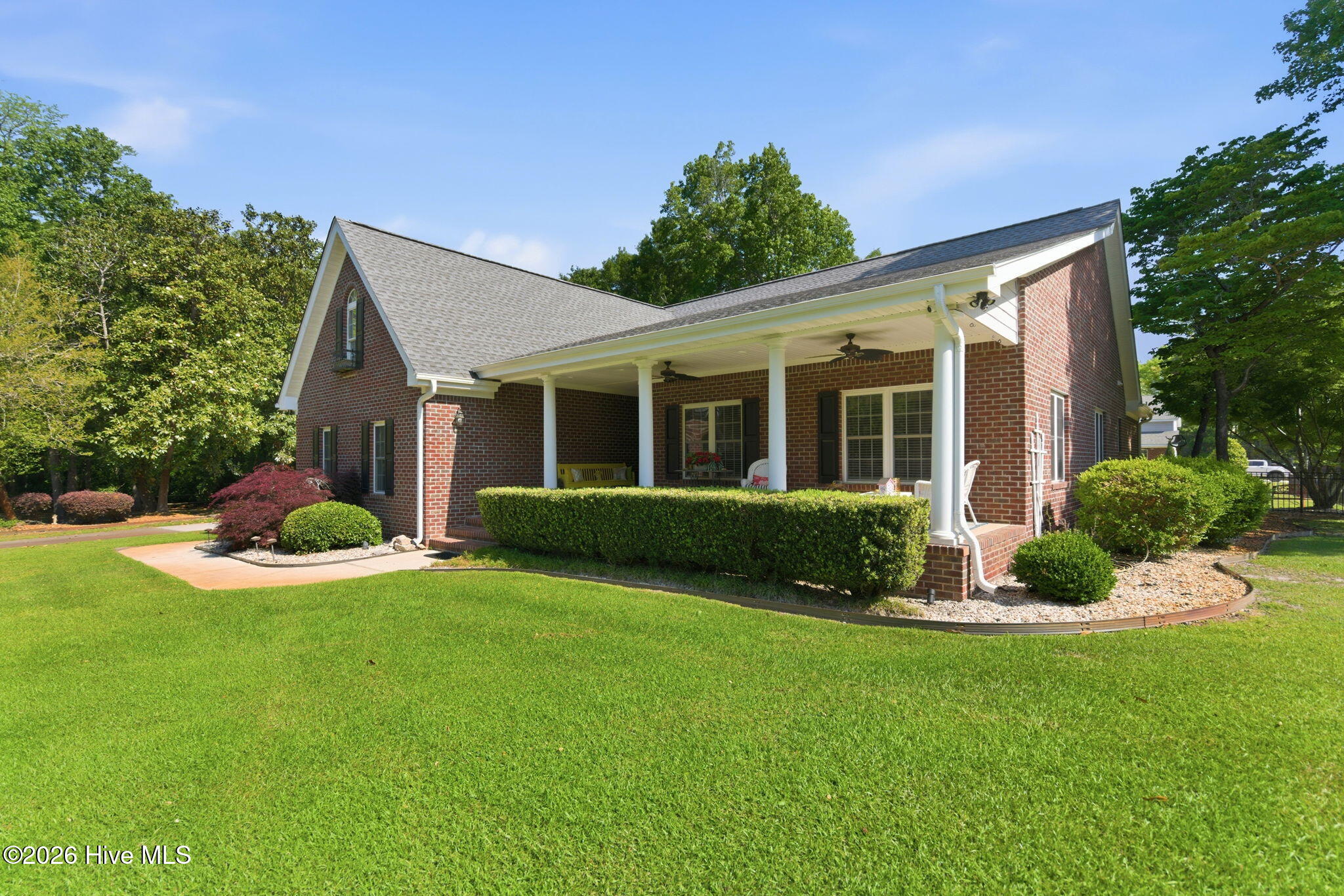 100570615 | Photo 75