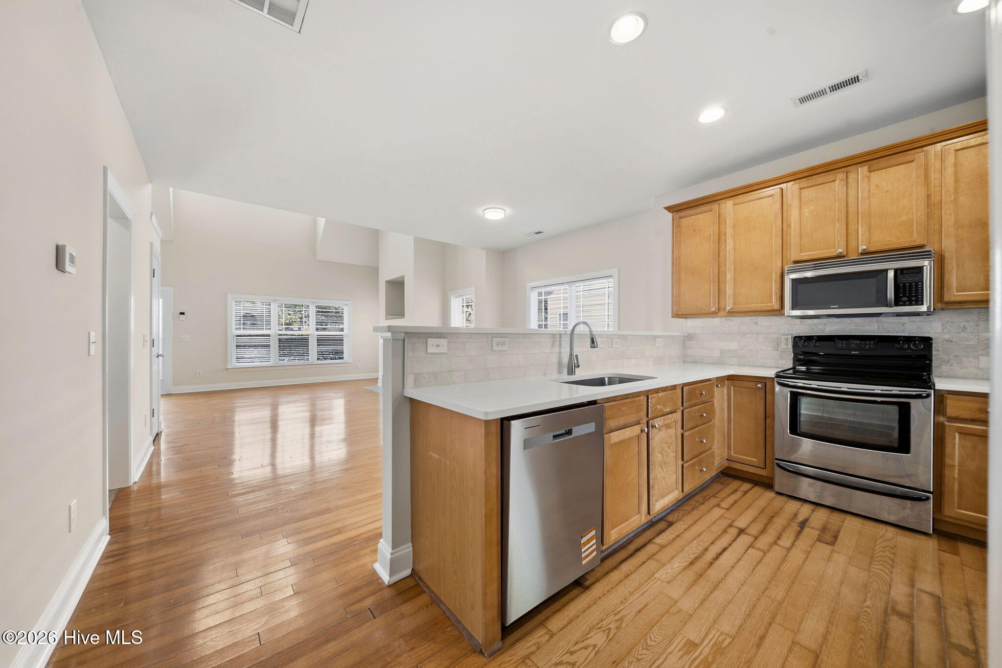 100566234 | Photo 26