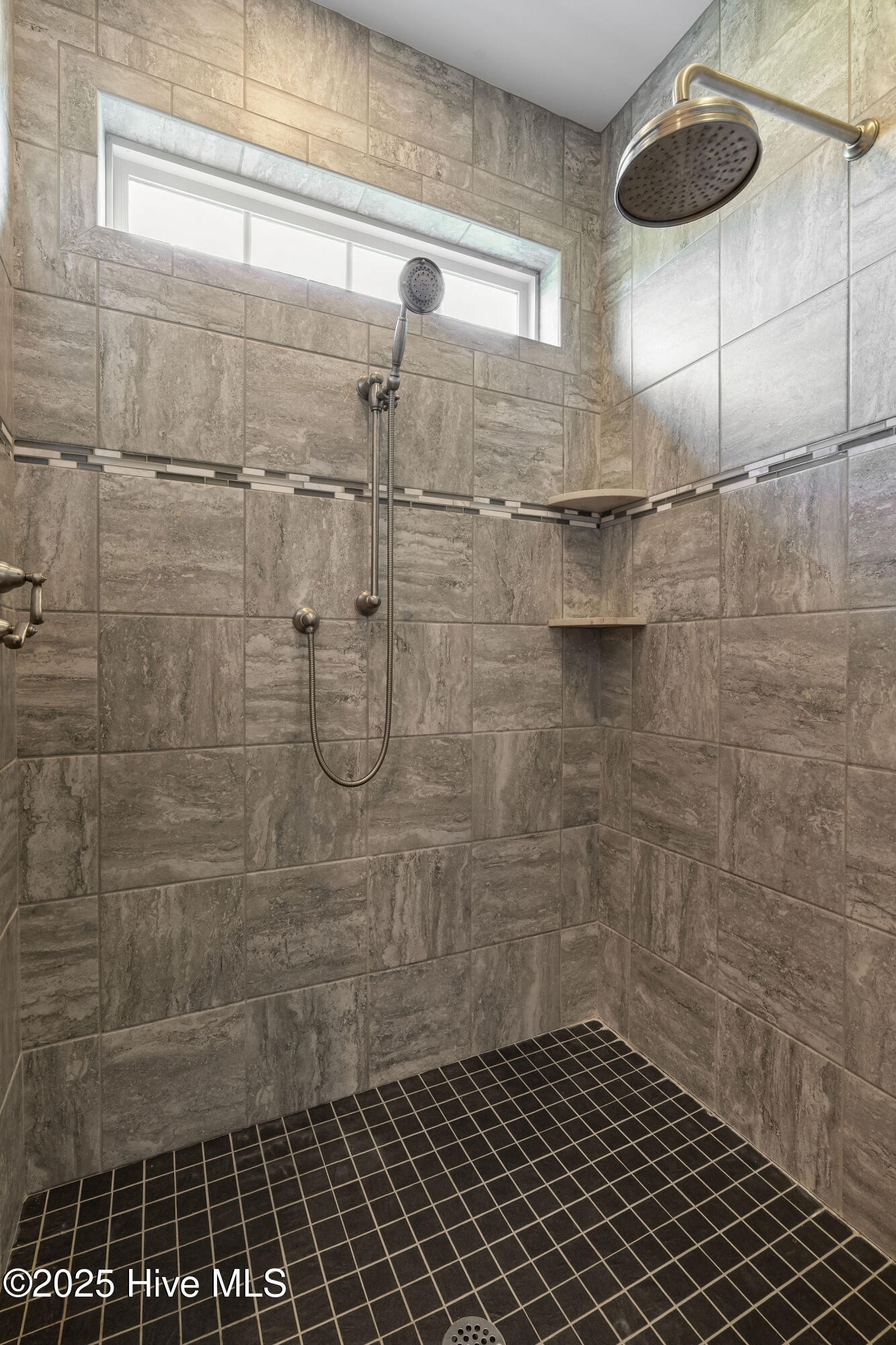 100541913 | Photo 65