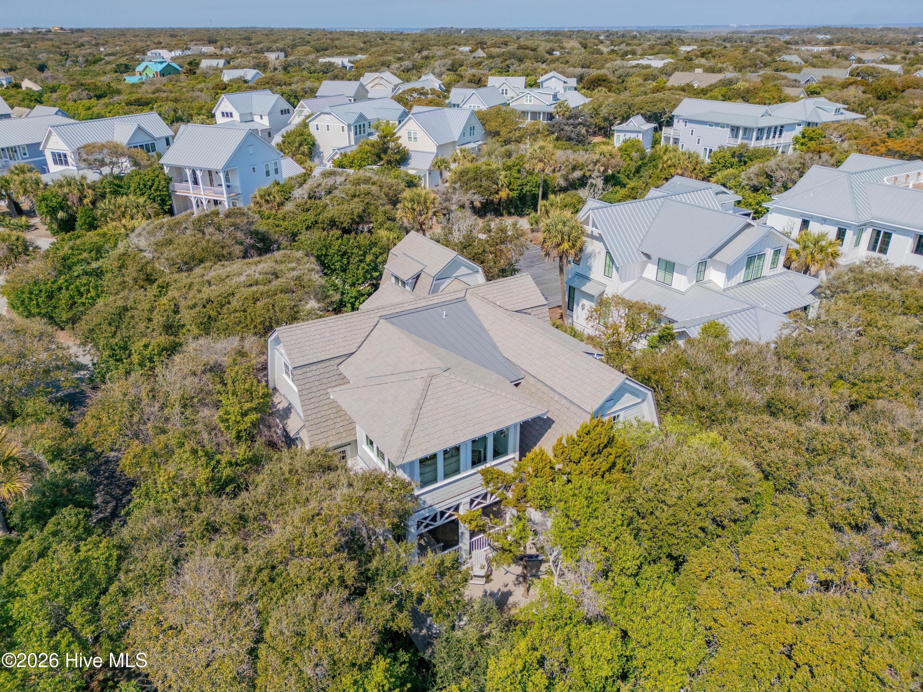 100567930 | Photo 71