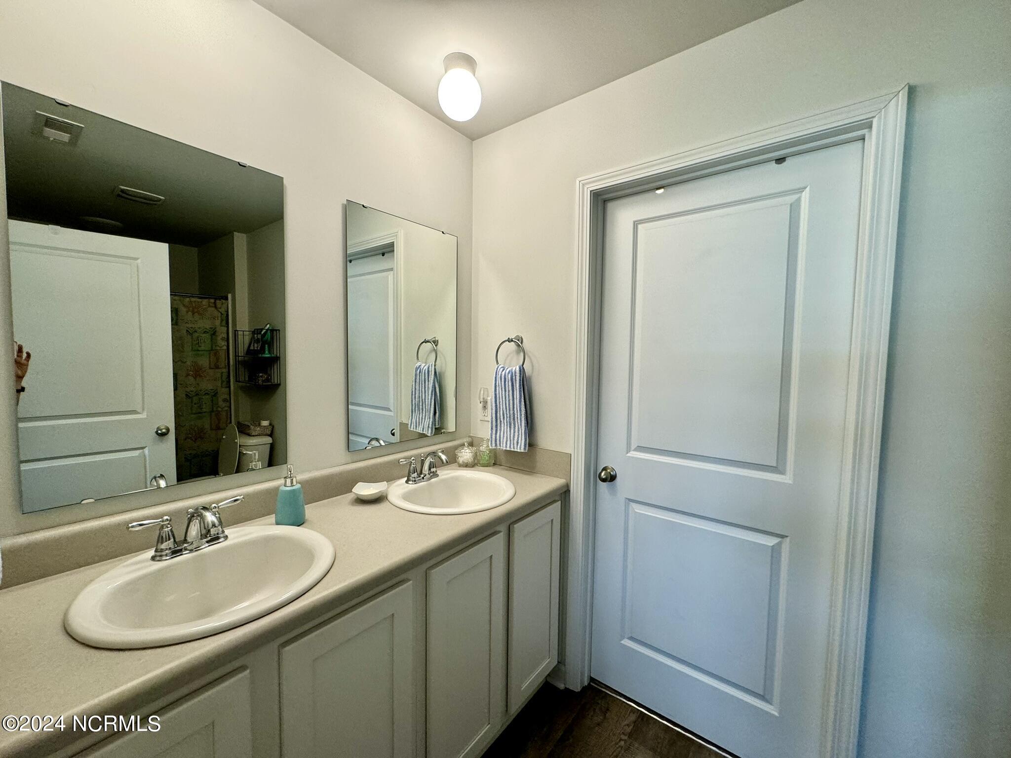 100565970 | Photo 10