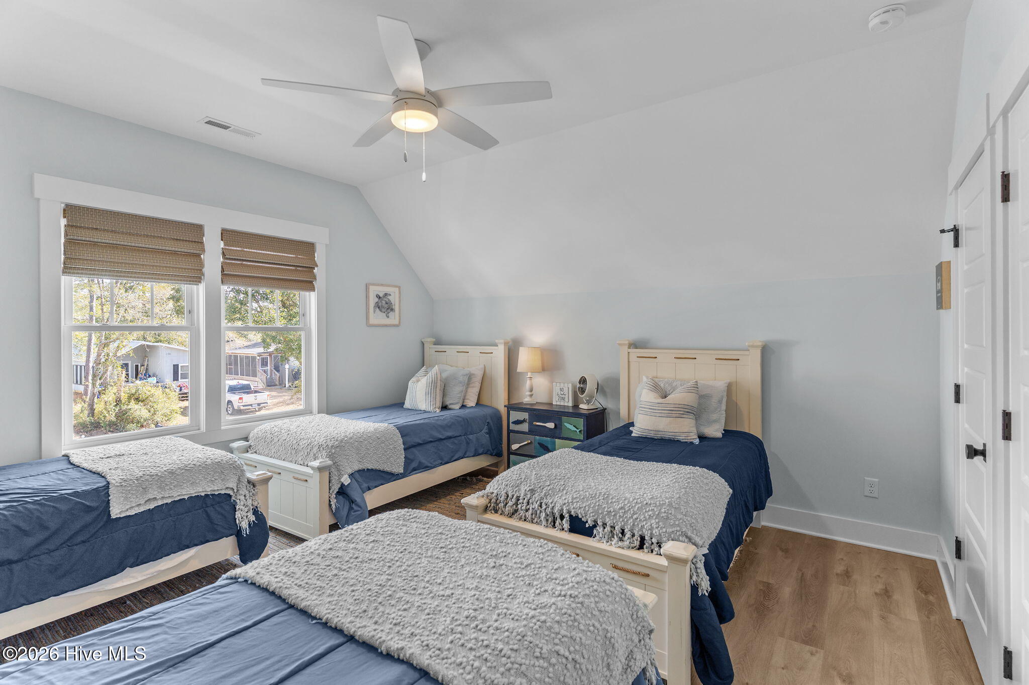 100547454 | Photo 26