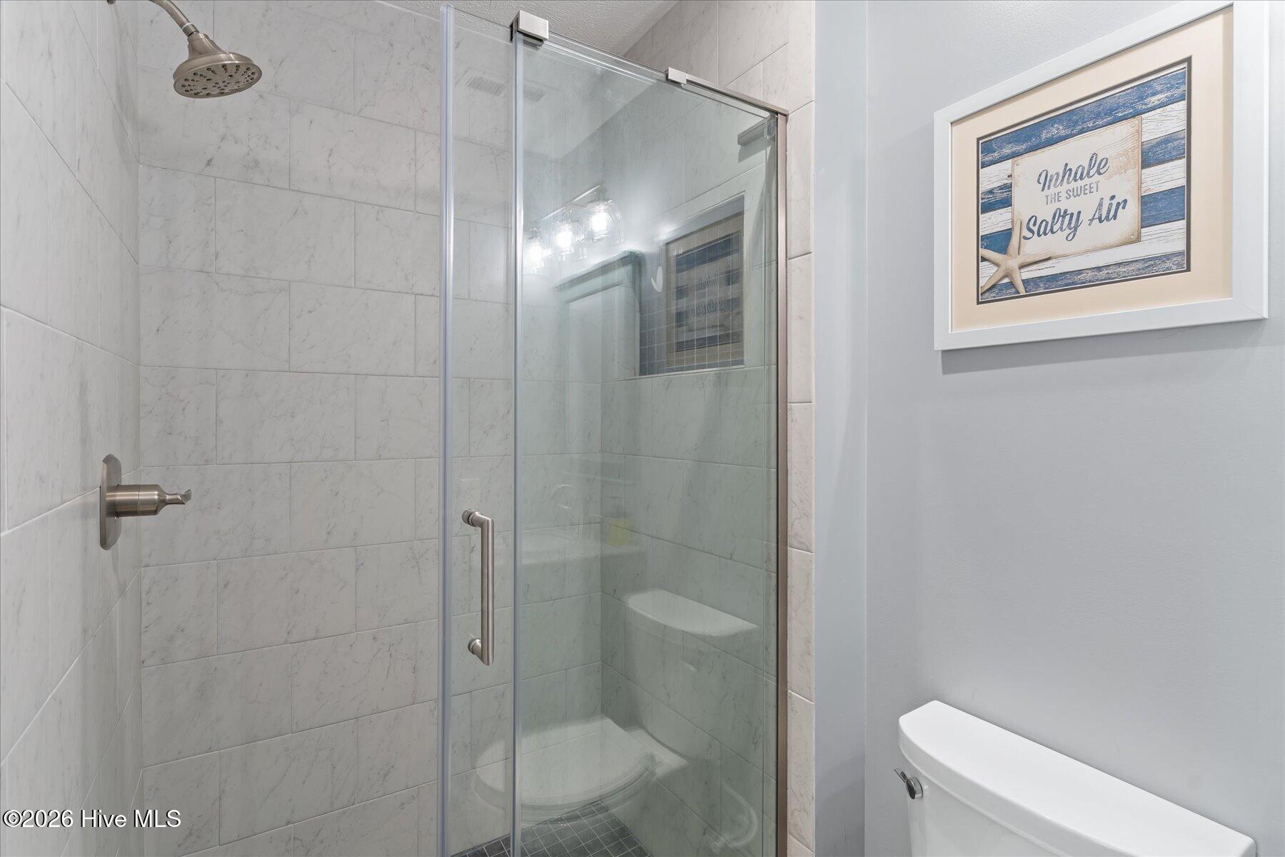 100564383 | Photo 35