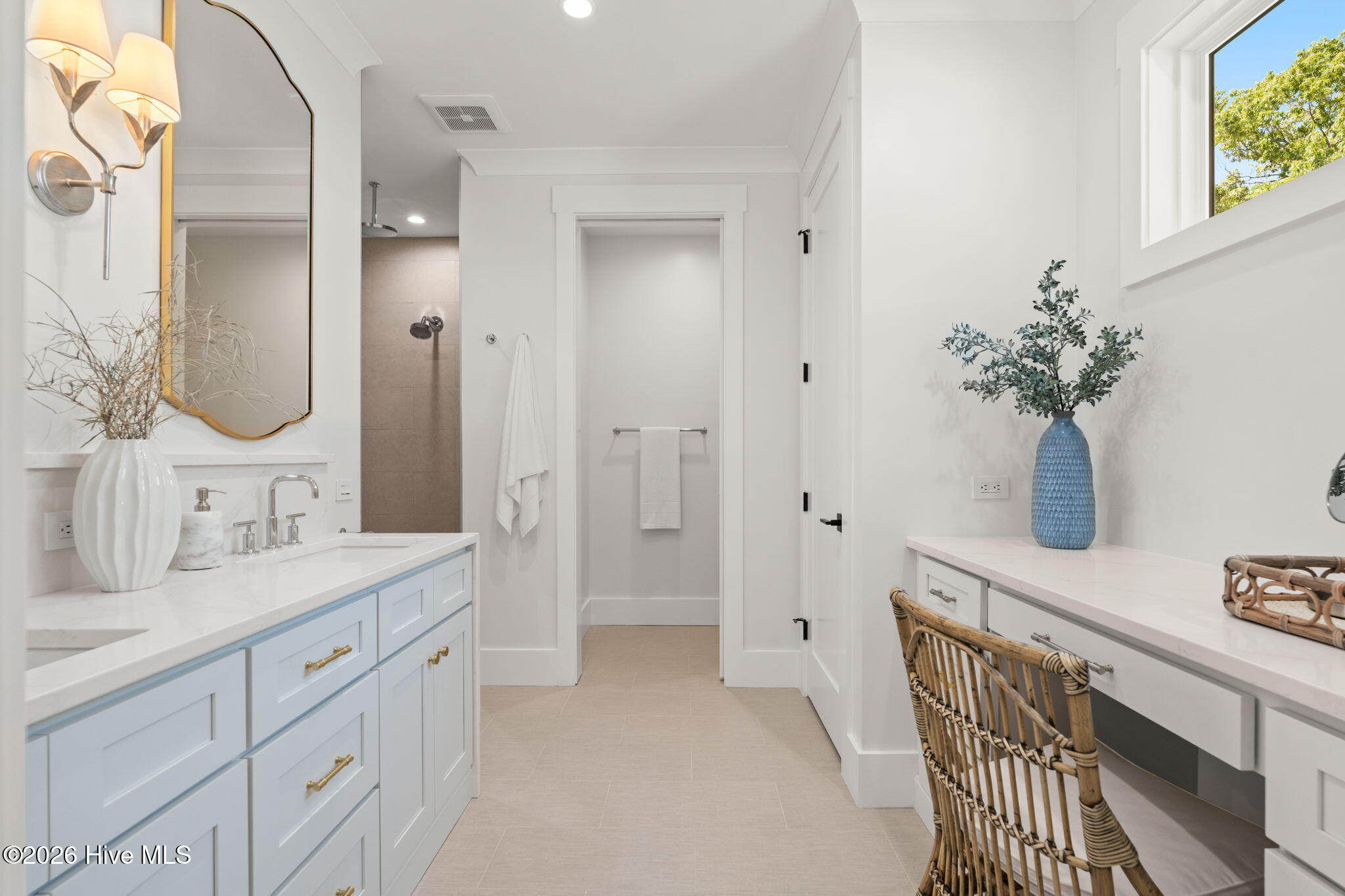 100568916 | Photo 36