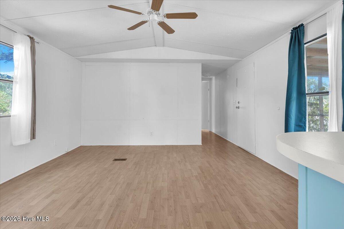 100549711 | Photo 10