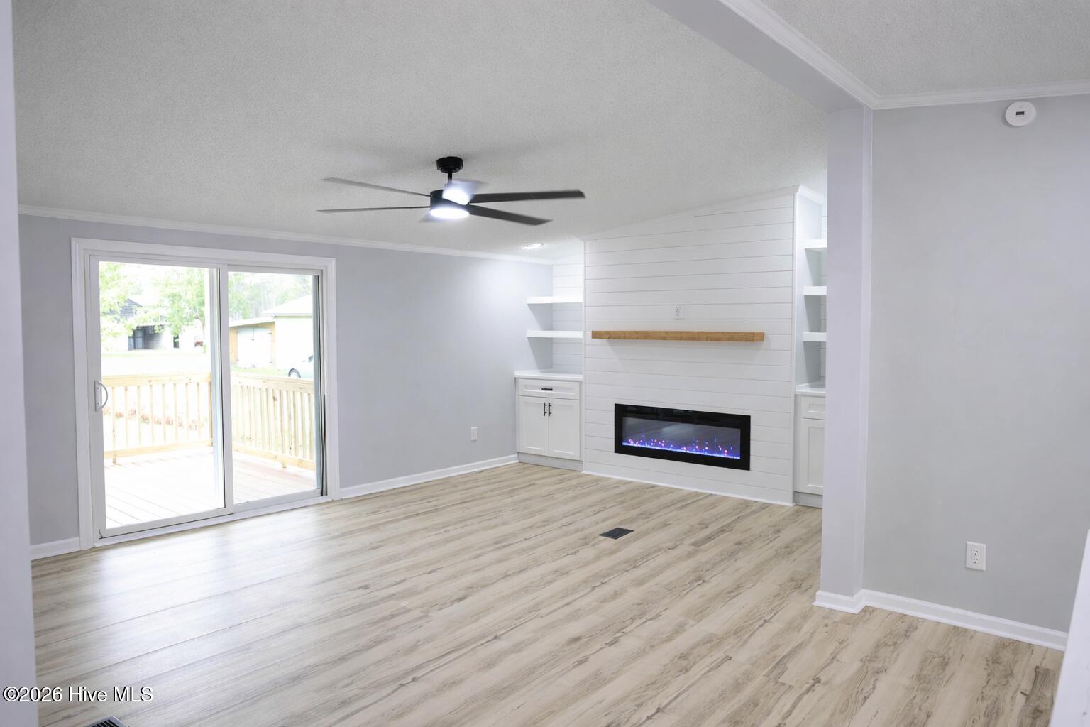 100567859 | Photo 19