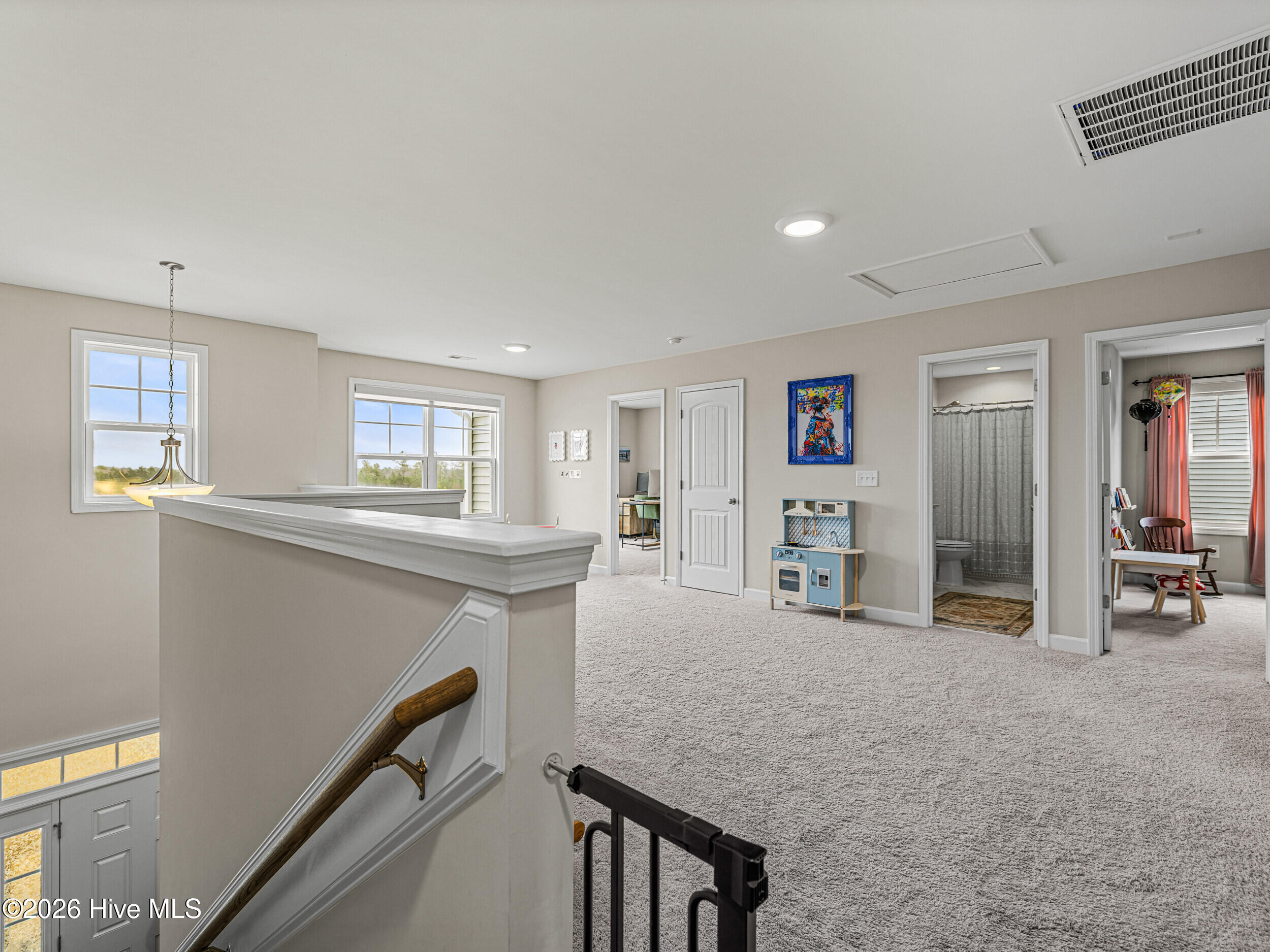 100558096 | Photo 42