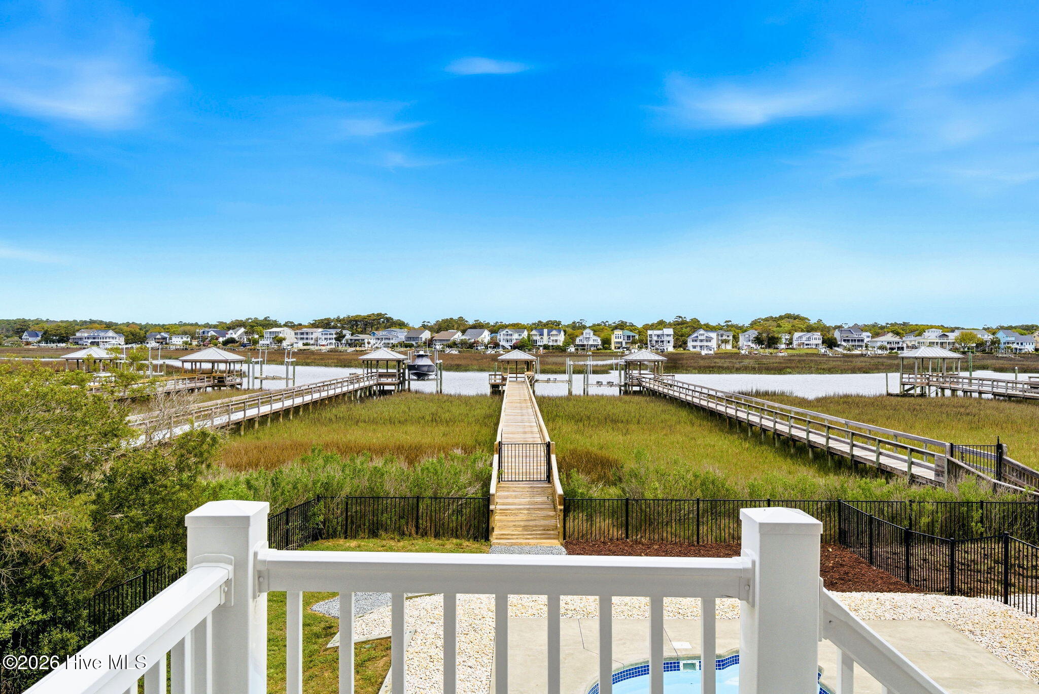 100564360 | Photo 39