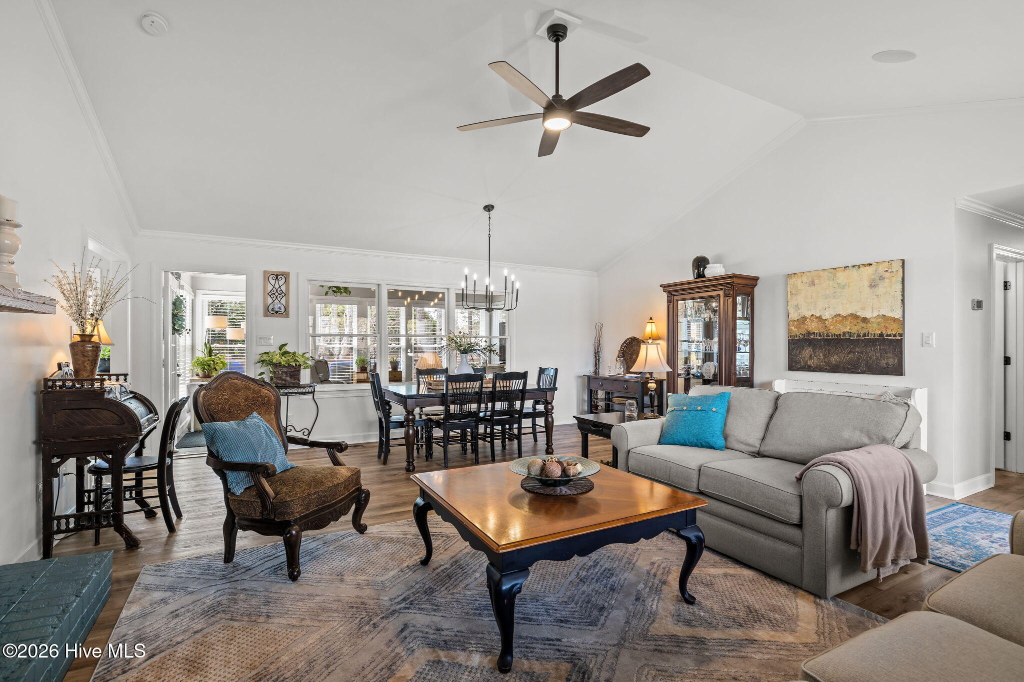 100555597 | Photo 30