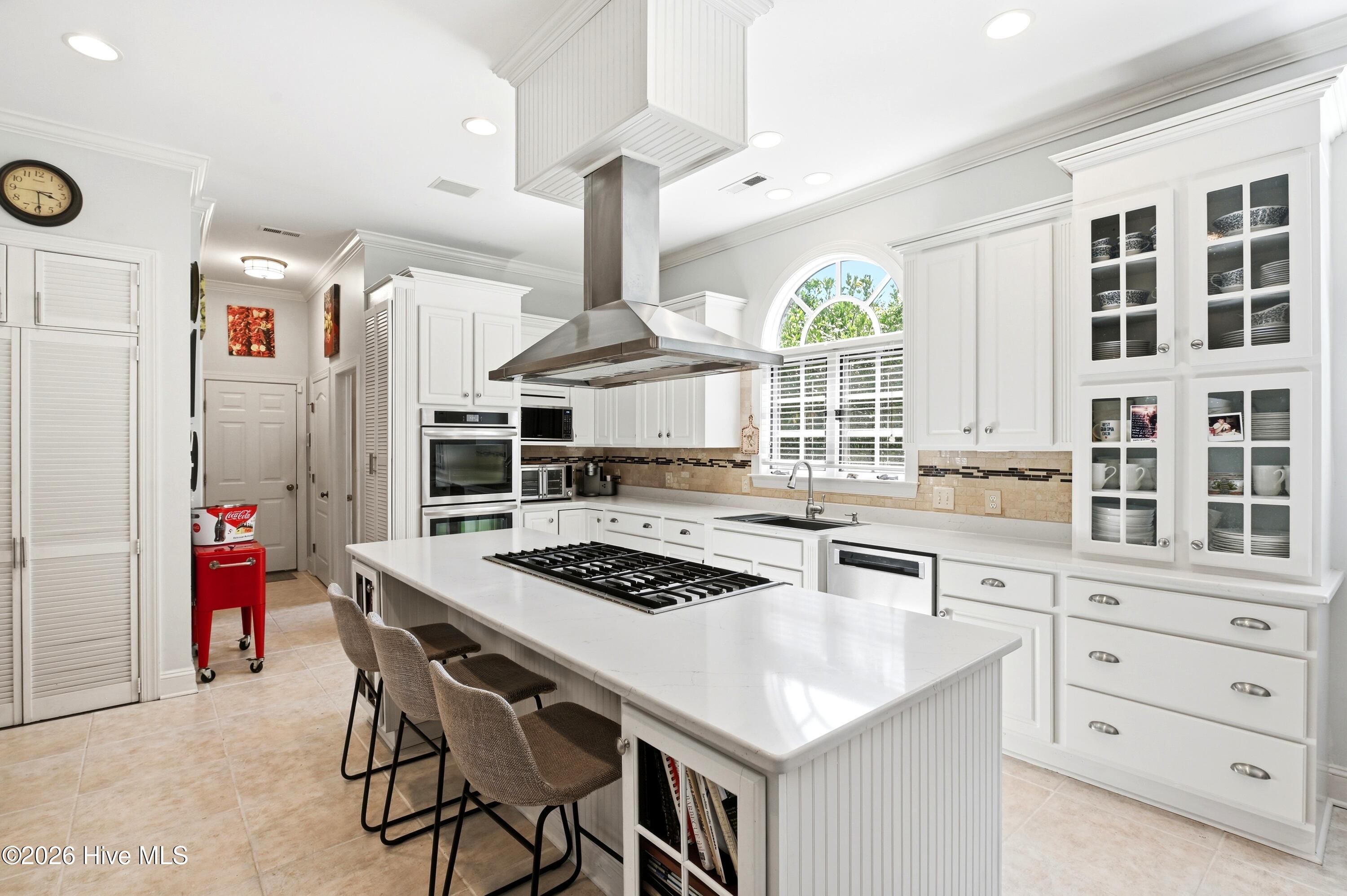 100567999 | Photo 11