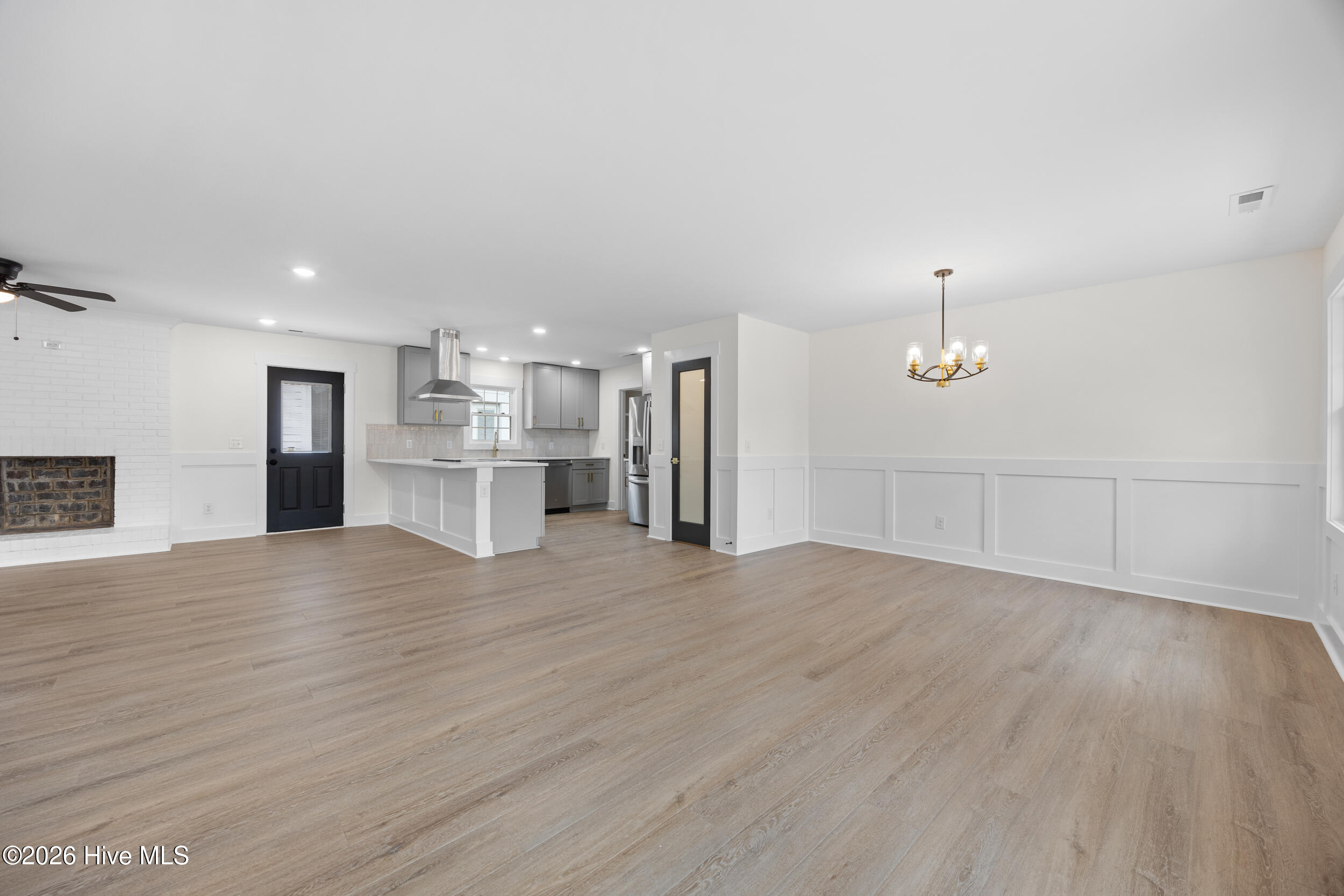 100556943 | Photo 12