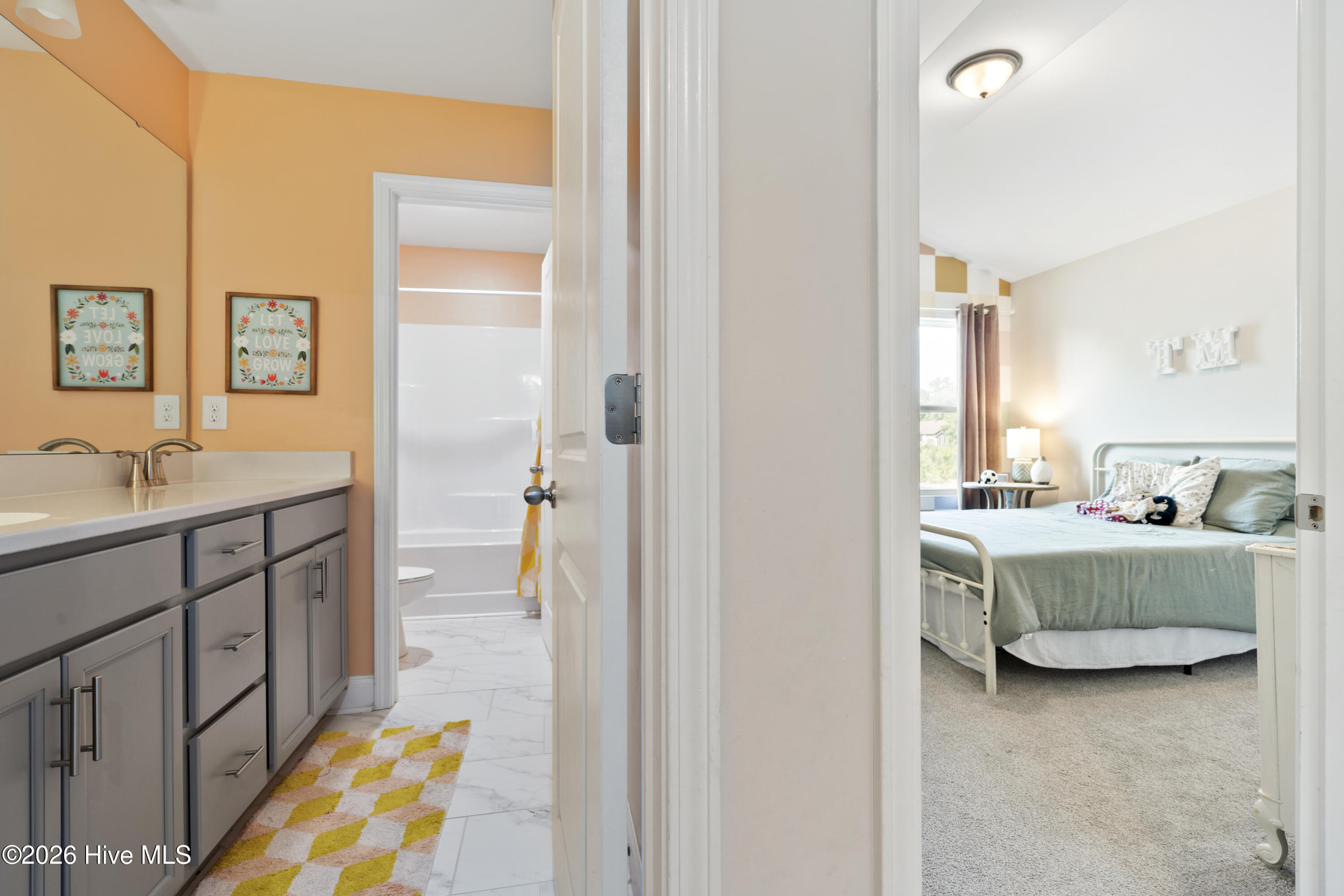 100564295 | Photo 44