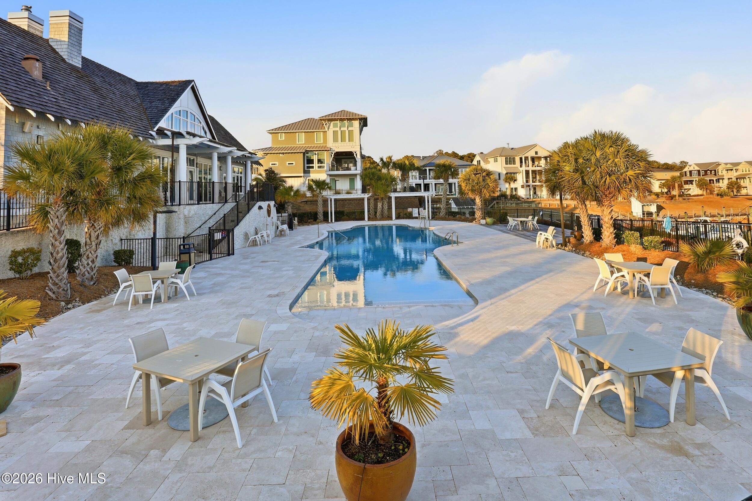 100567048 | Photo 51