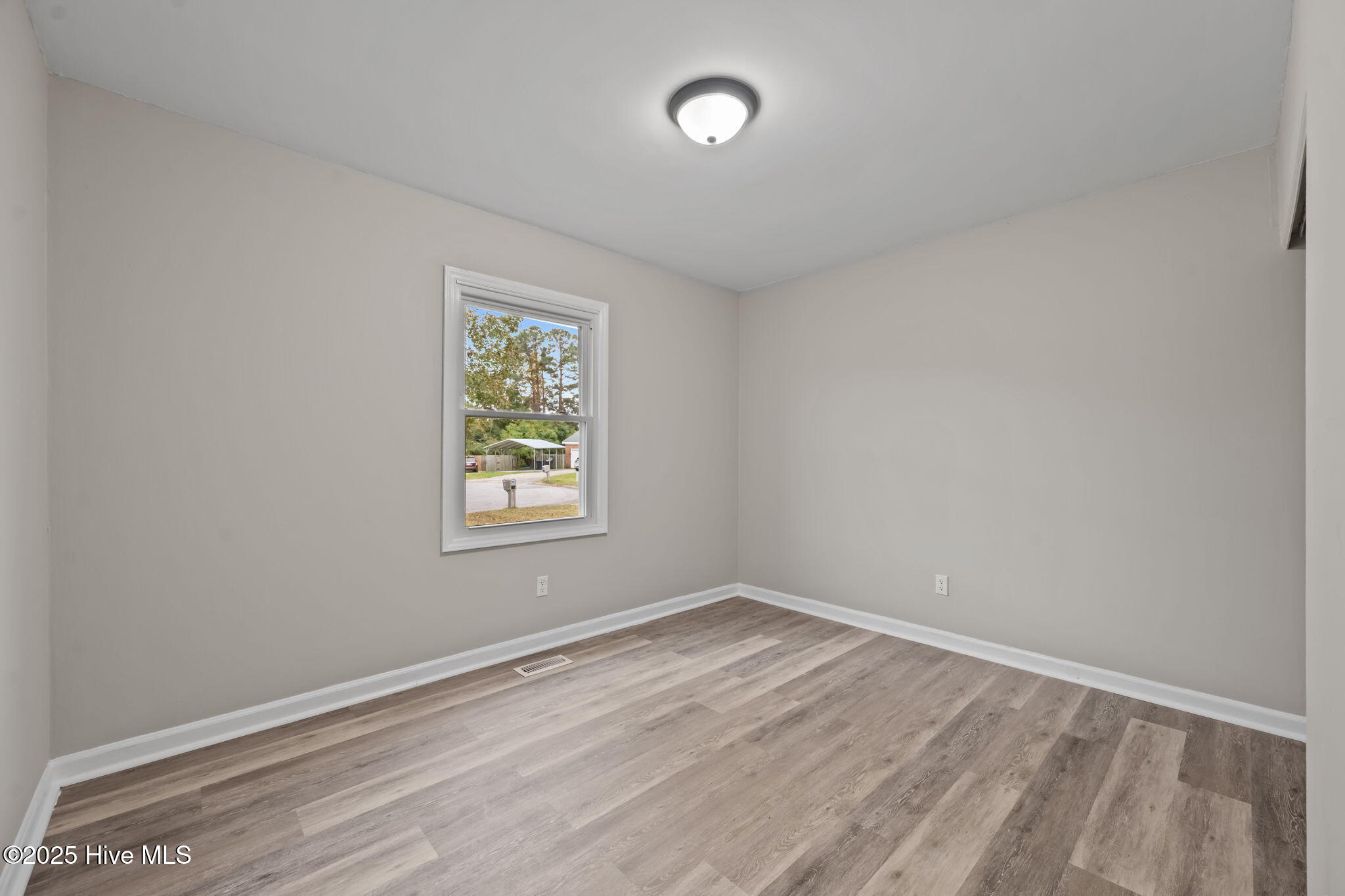 100540509 | Photo 18