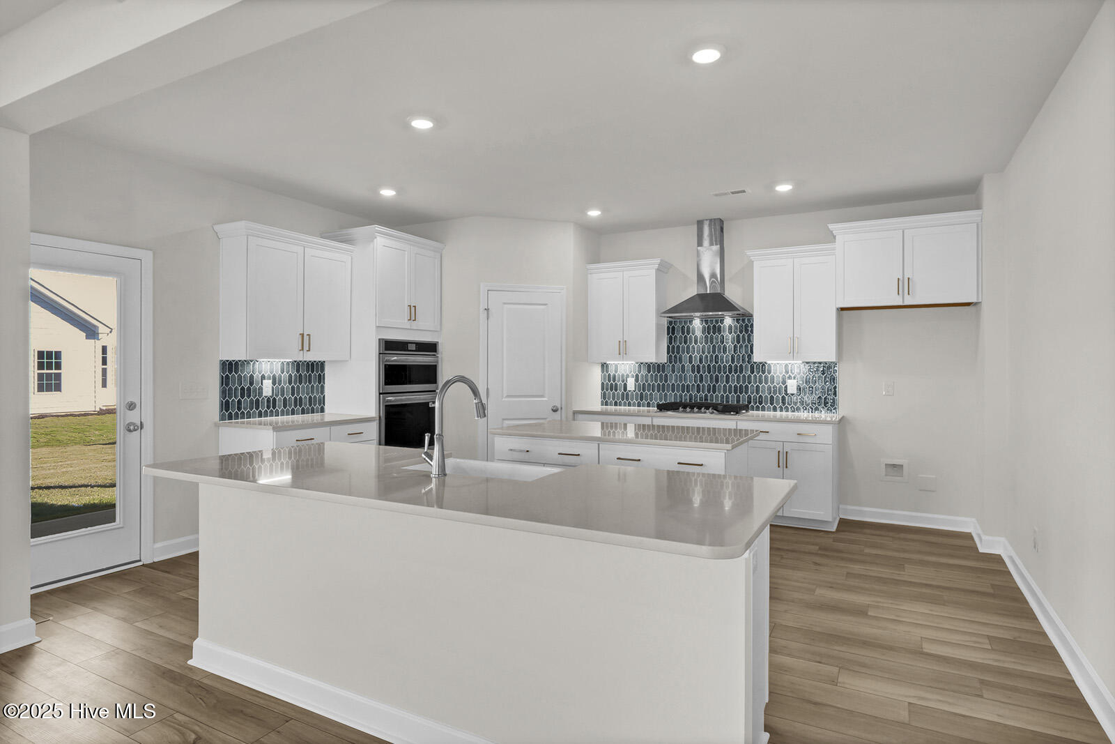 100500877 | Photo 10