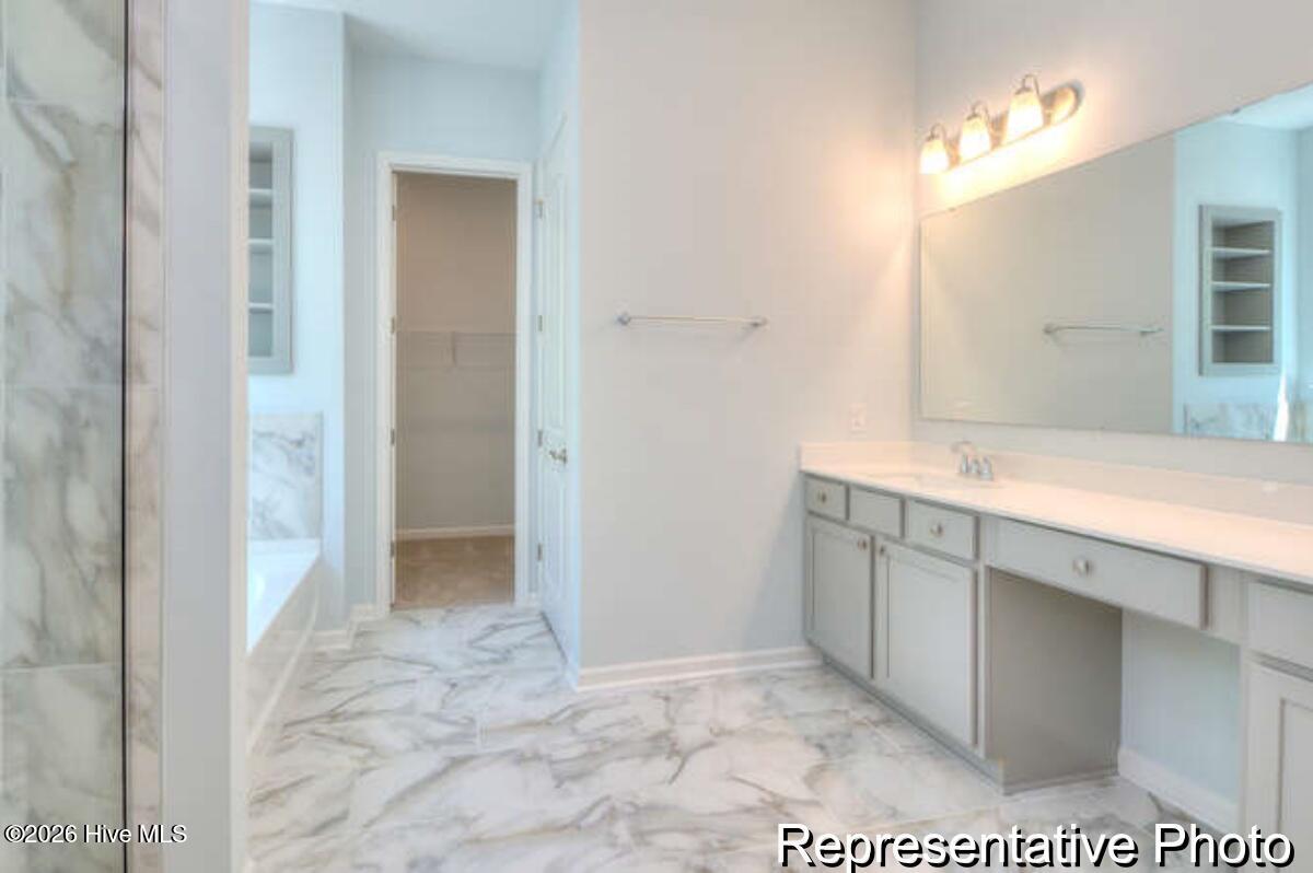 100563715 | Photo 19