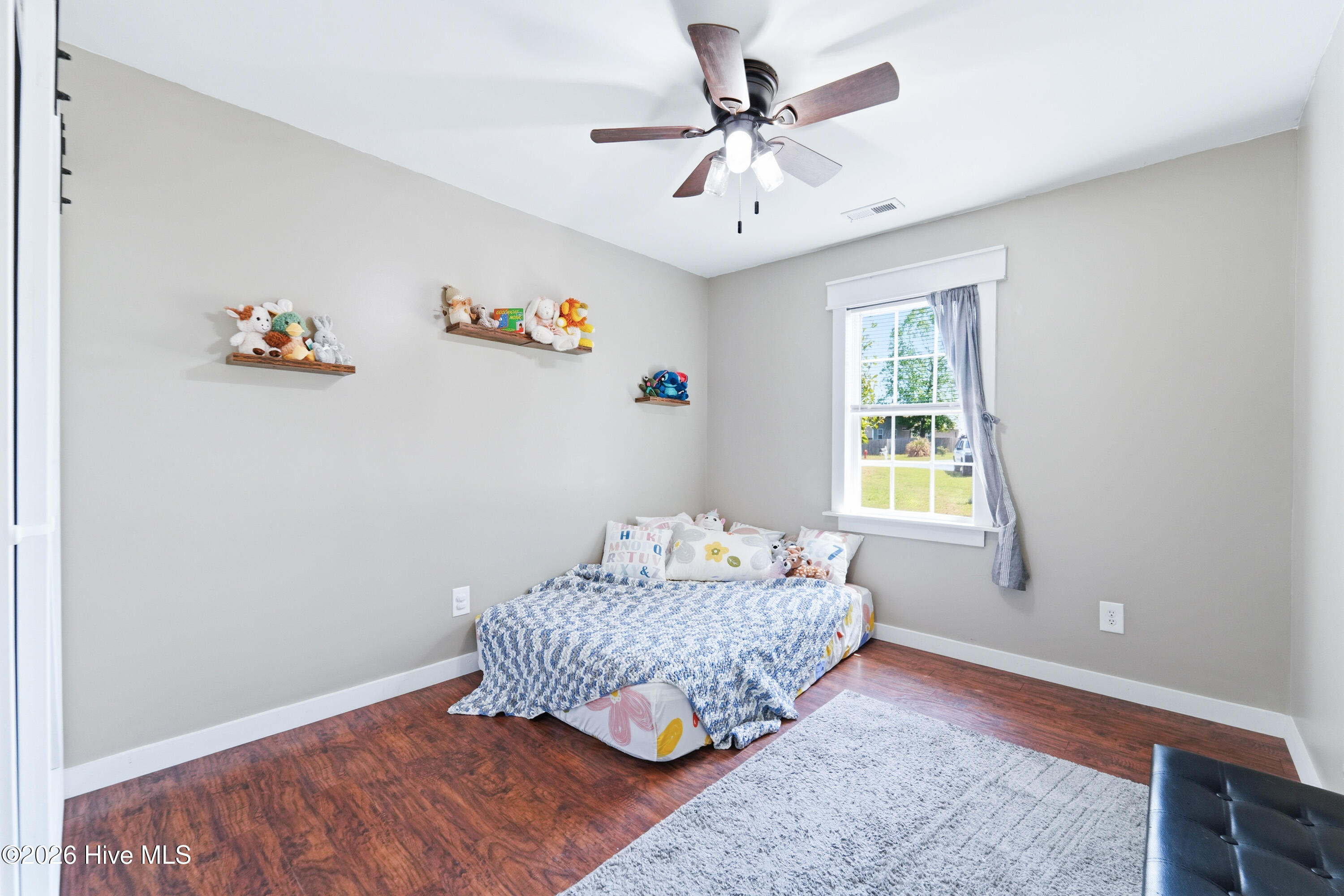 100568349 | Photo 14