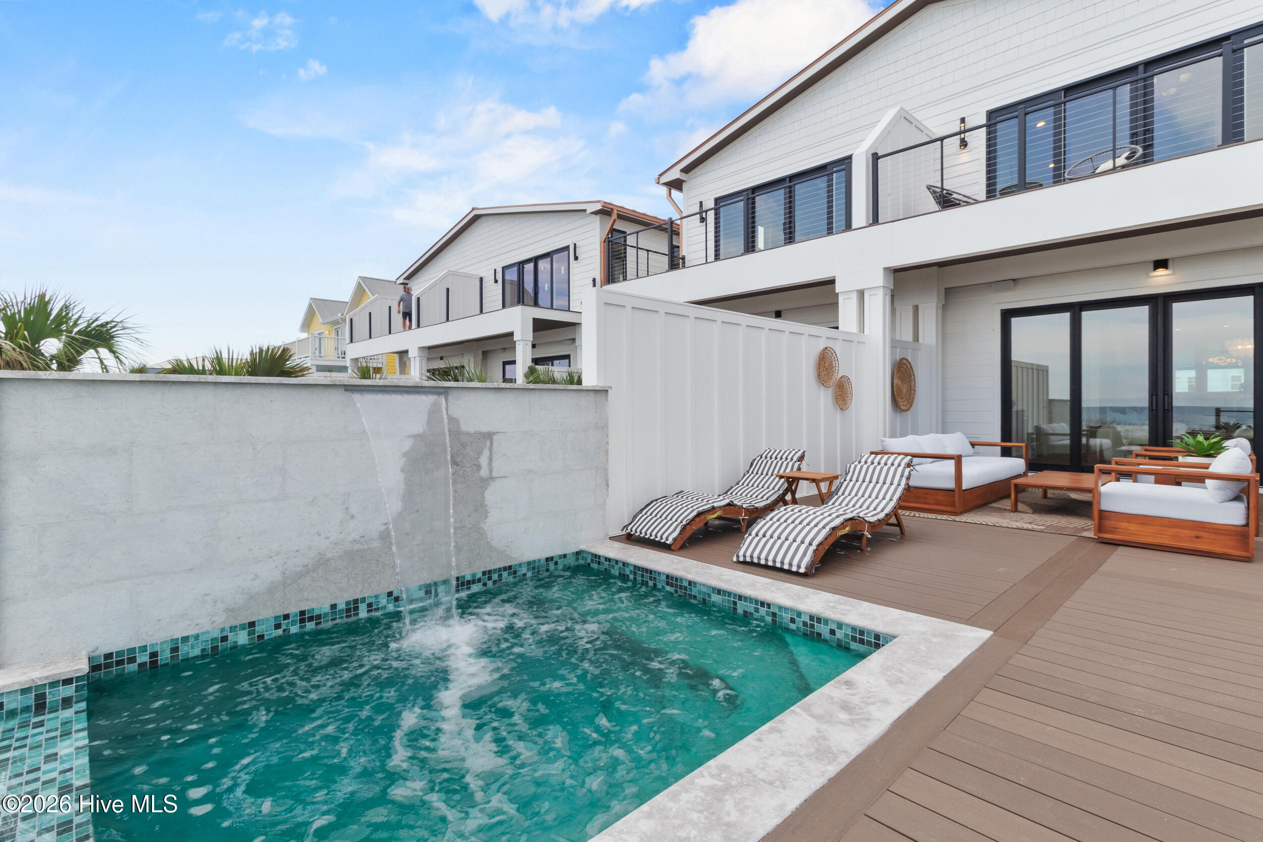 100557760 | Photo 42