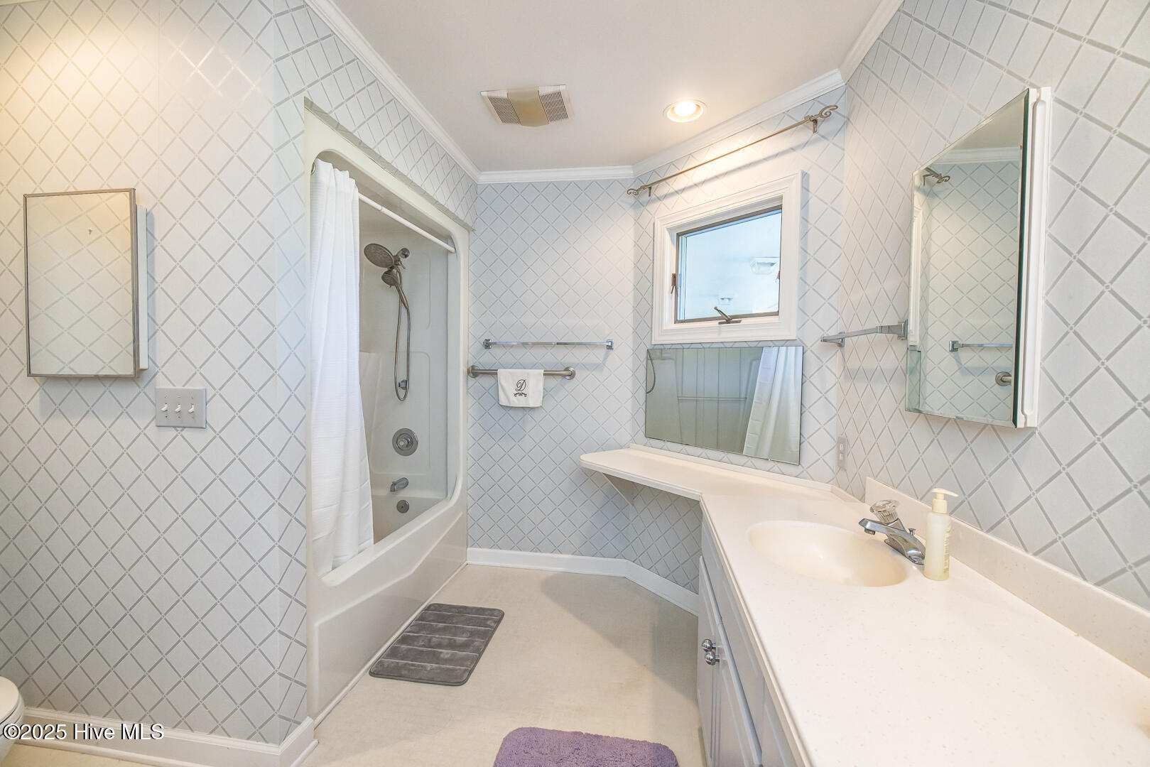 100544810 | Photo 27