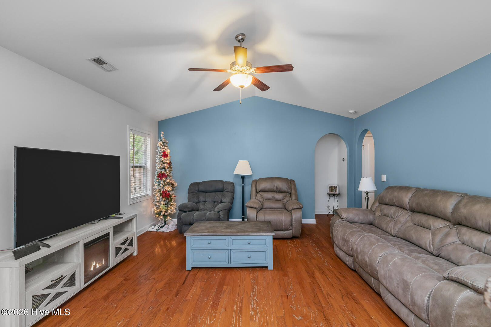 100562392 | Photo 12