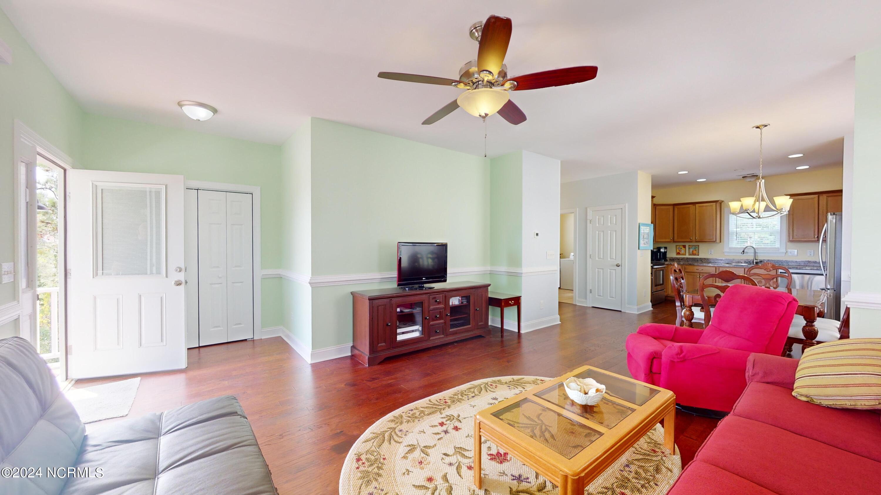 100469557 | Photo 18