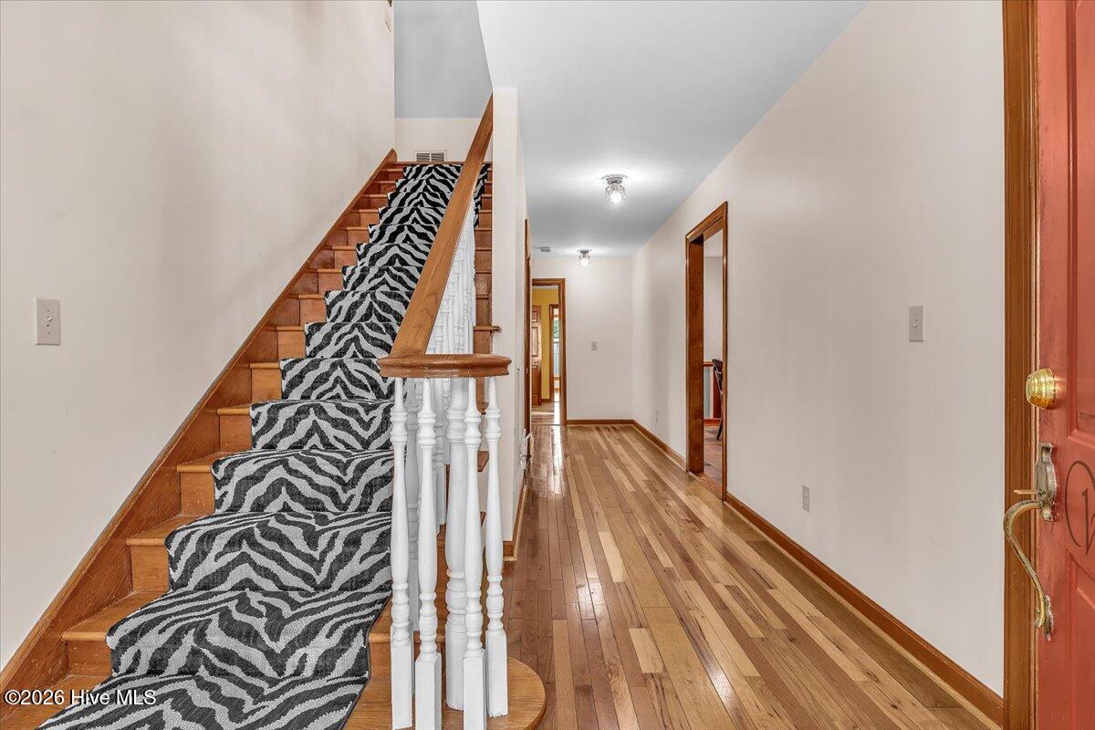 100565591 | Photo 38