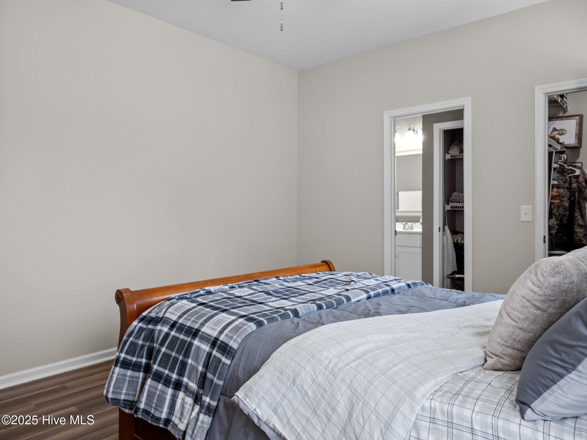 100561630 | Photo 16