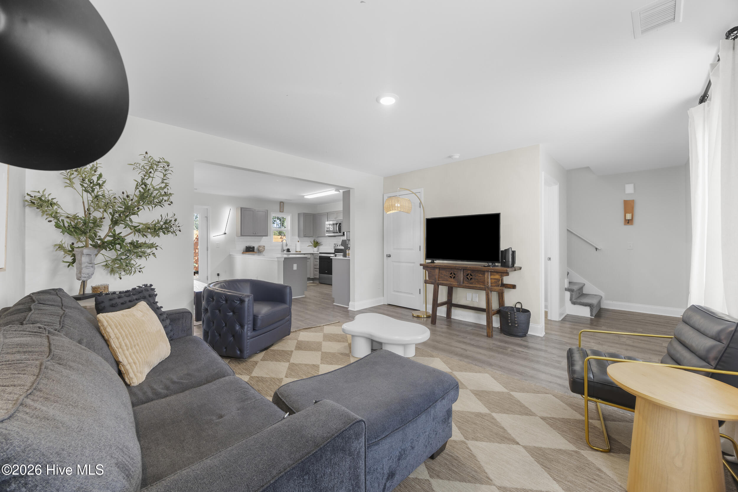 100563467 | Photo 11