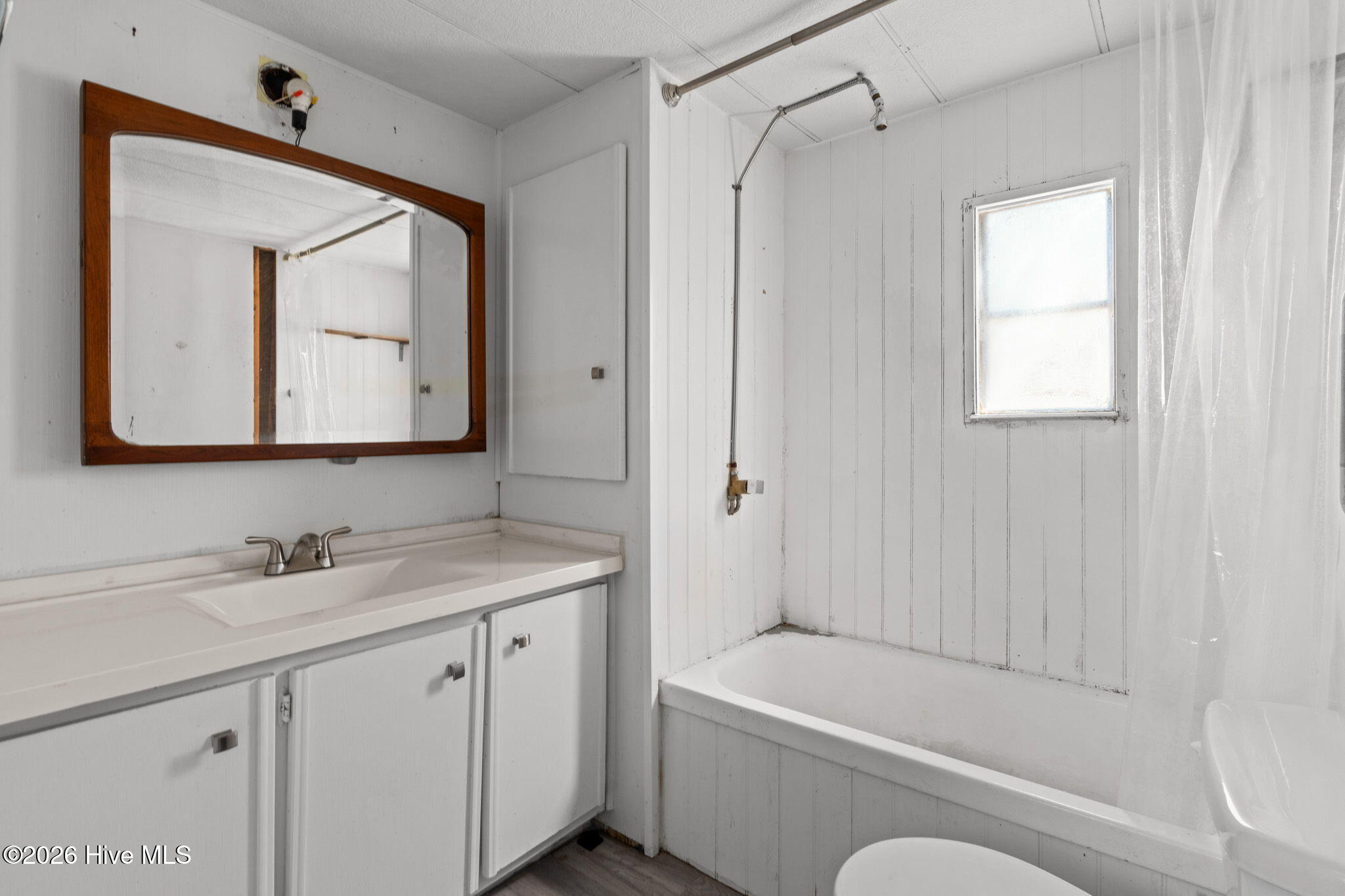 100564786 | Photo 12