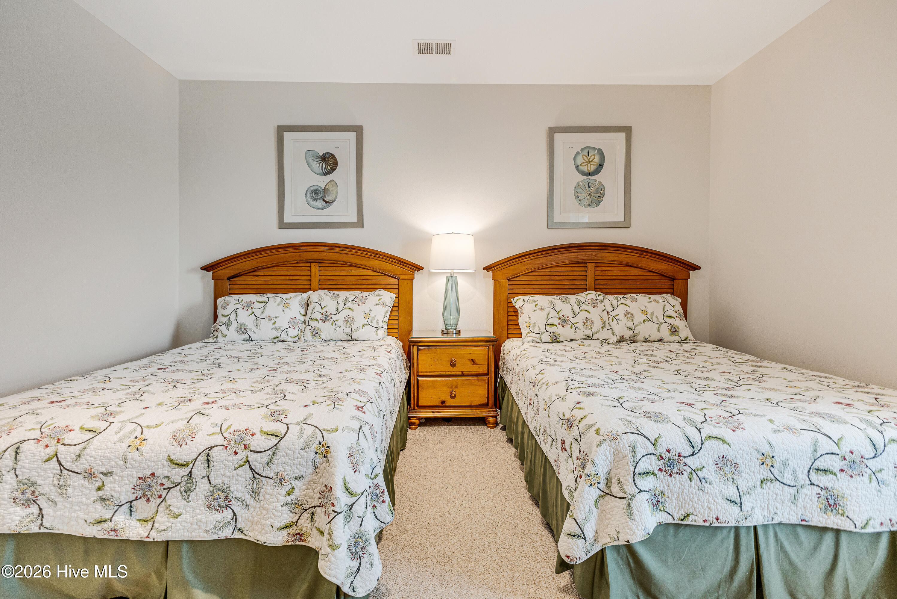 100561043 | Photo 24