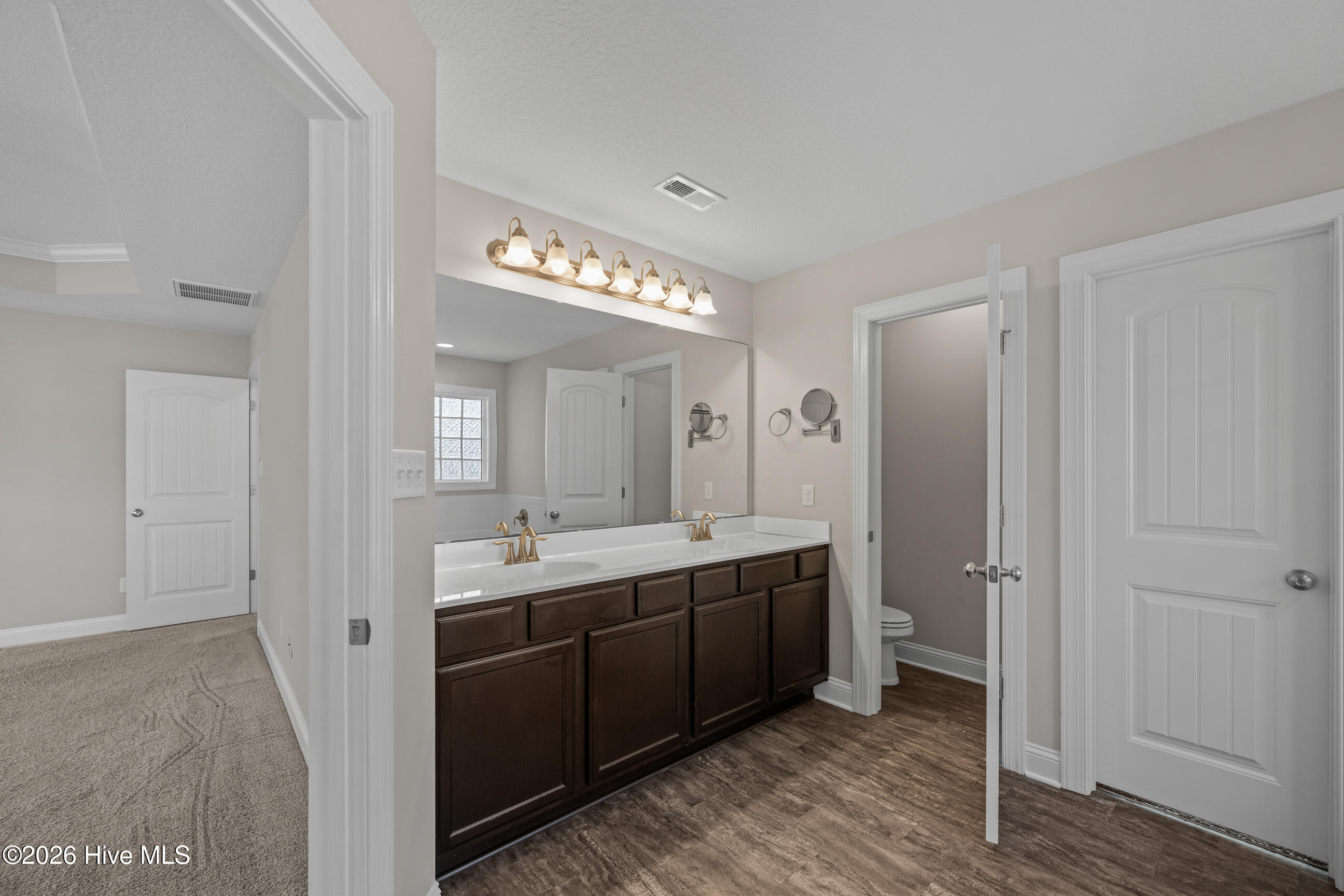 100561863 | Photo 24