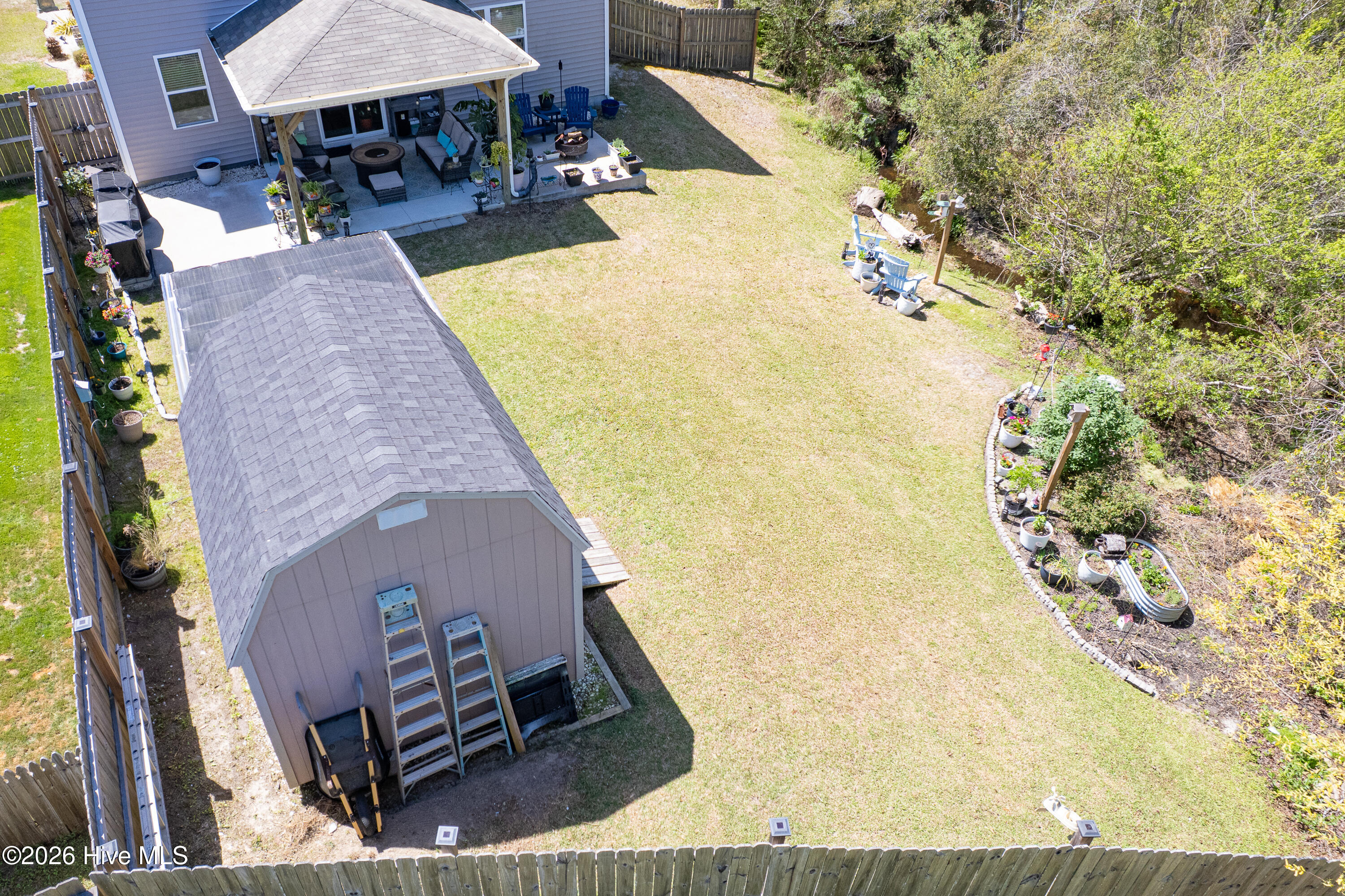 100565861 | Photo 69