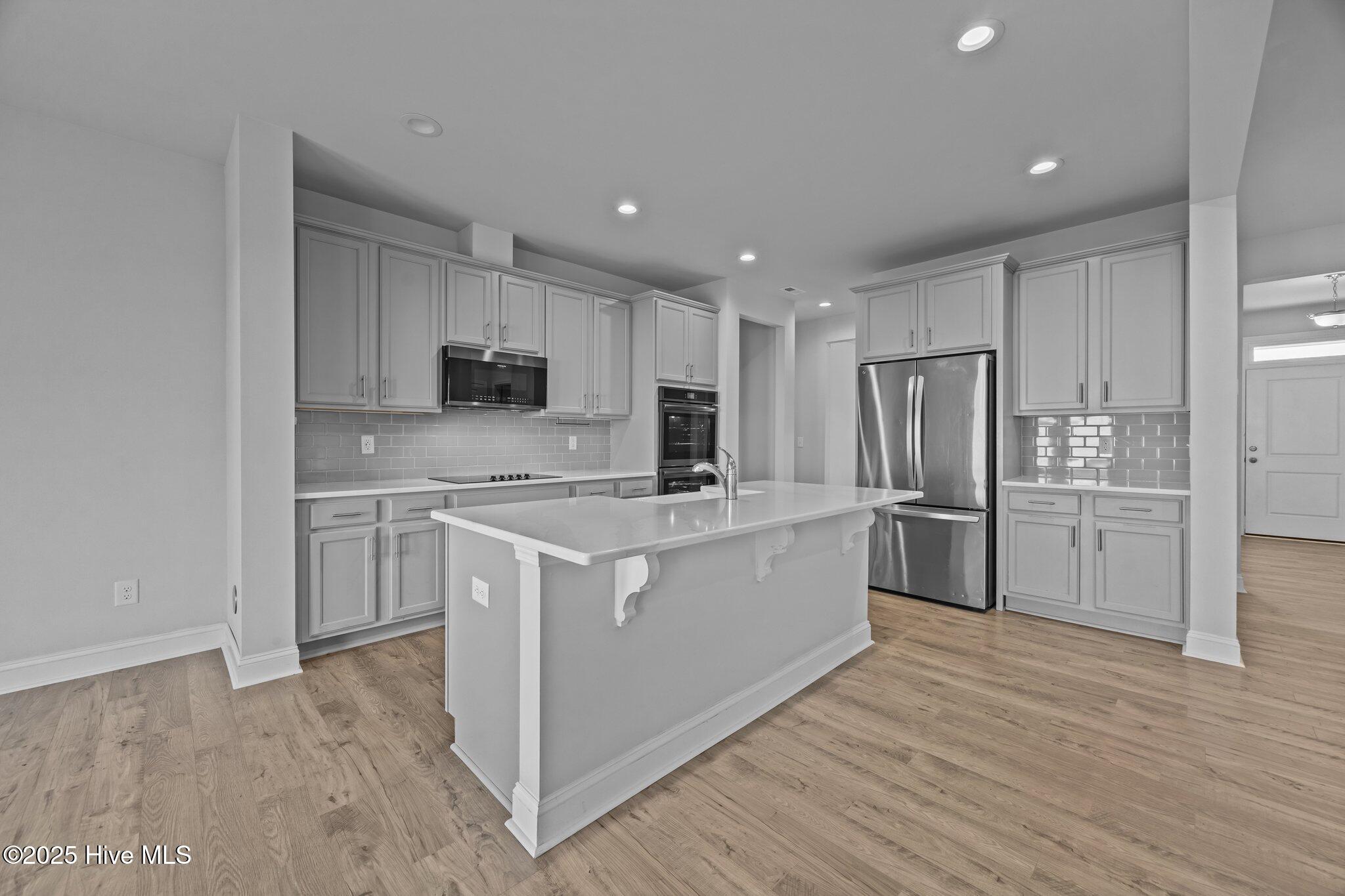 100503242 | Photo 17