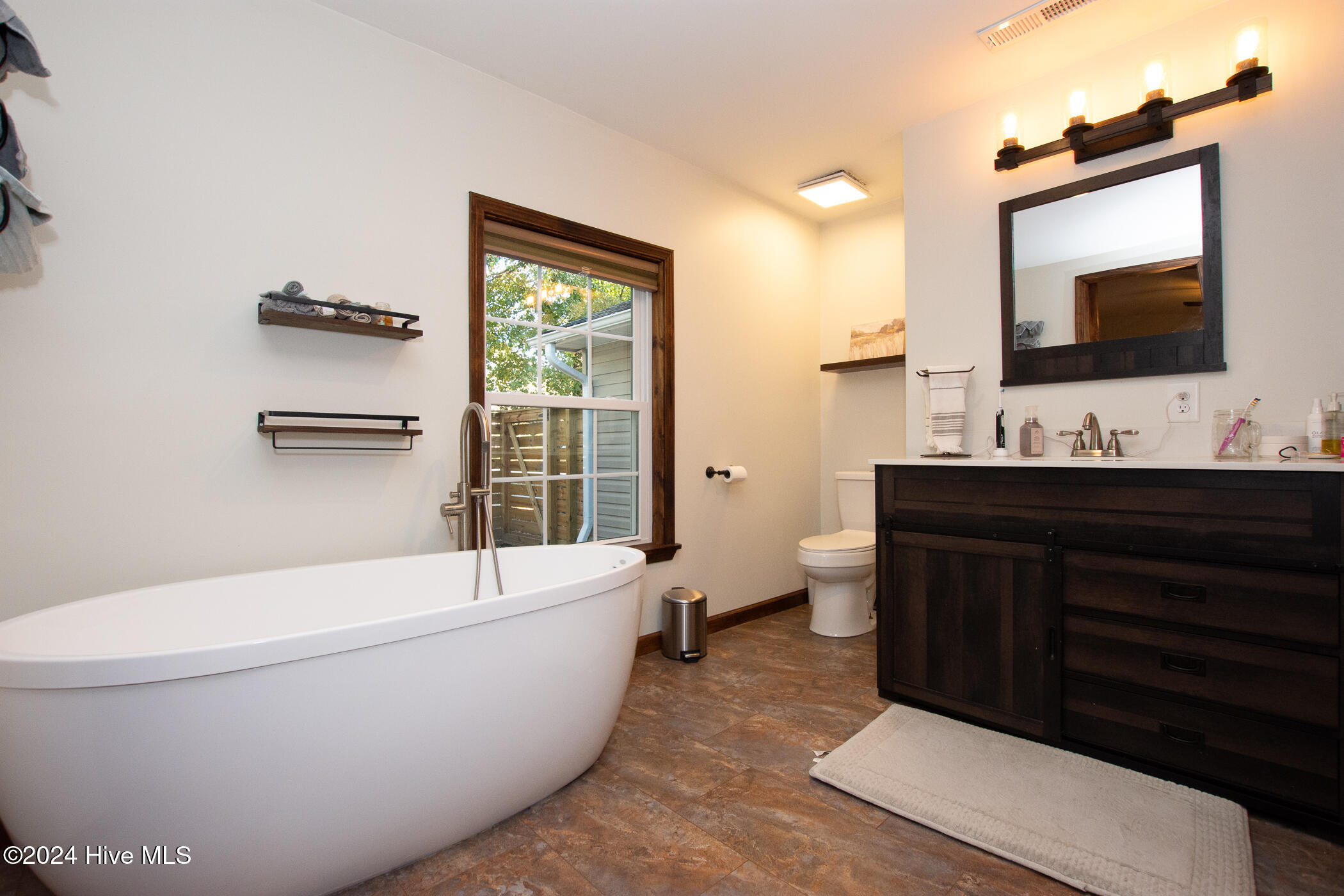 100552342 | Photo 27