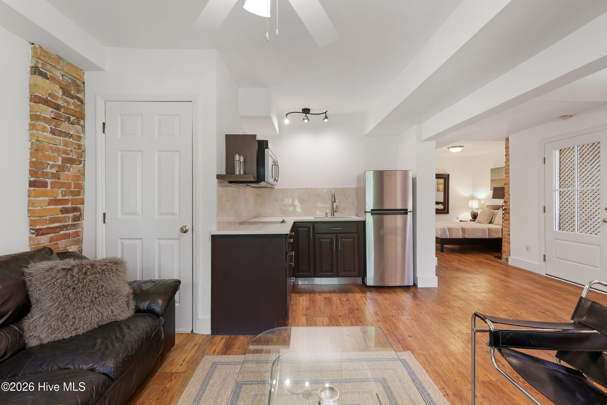 100561300 | Photo 51